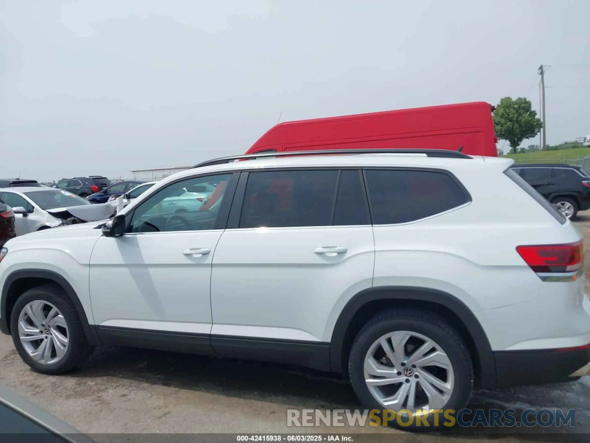 14 Photograph of a damaged car 1V2JR2CA3NC512561 VOLKSWAGEN ATLAS 2022