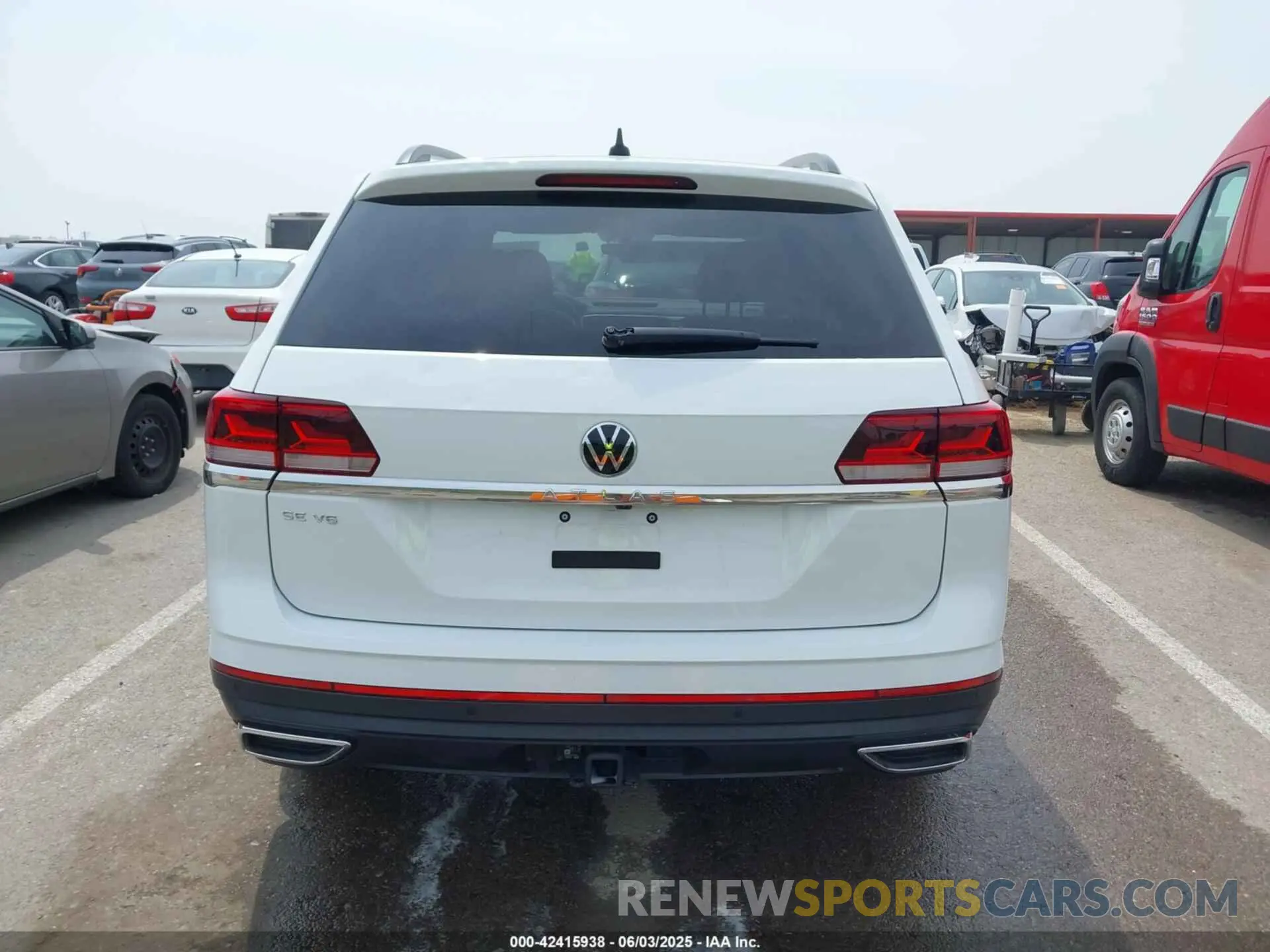 16 Photograph of a damaged car 1V2JR2CA3NC512561 VOLKSWAGEN ATLAS 2022