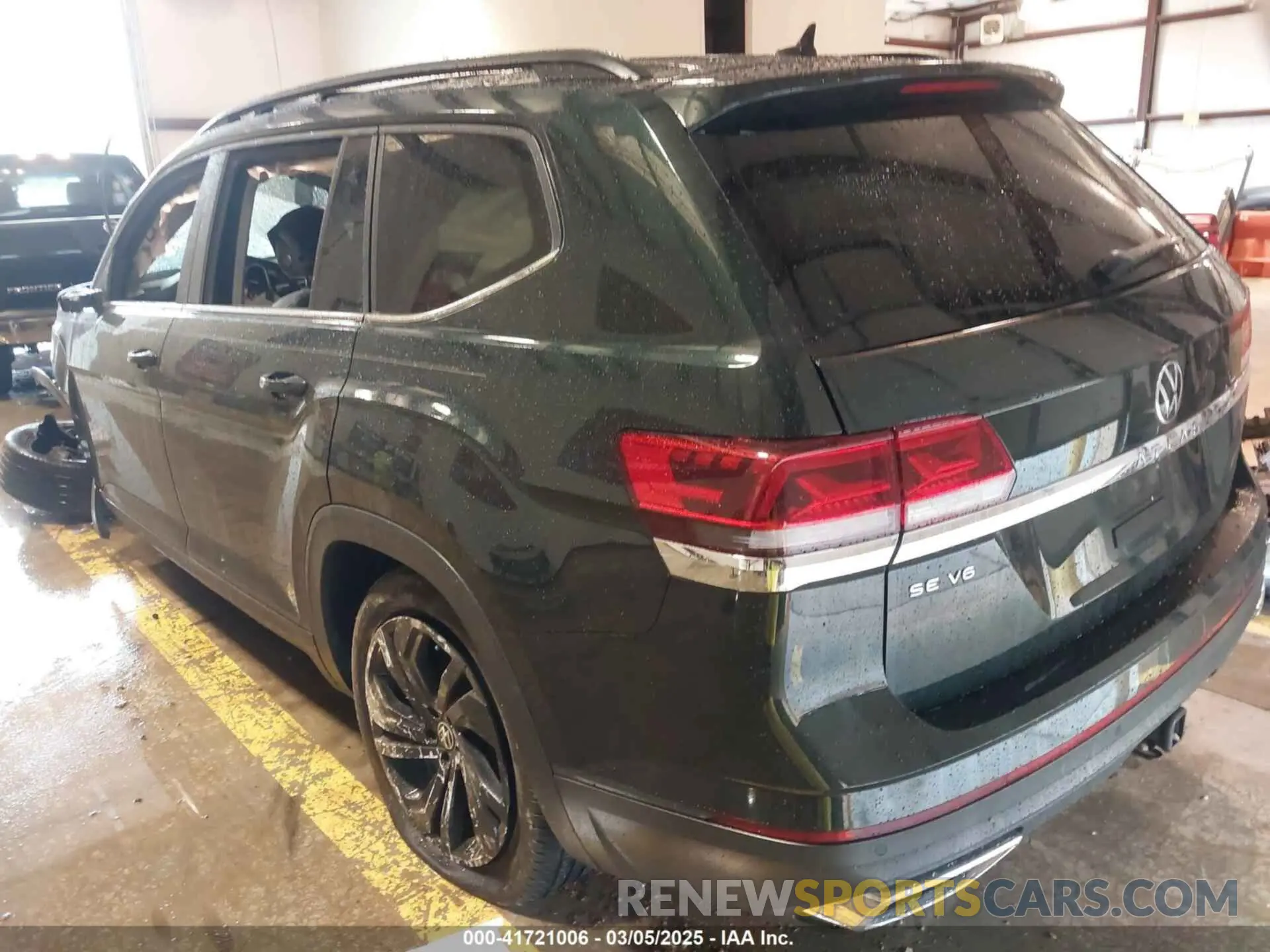 3 Photograph of a damaged car 1V2JR2CA3NC512947 VOLKSWAGEN ATLAS 2022