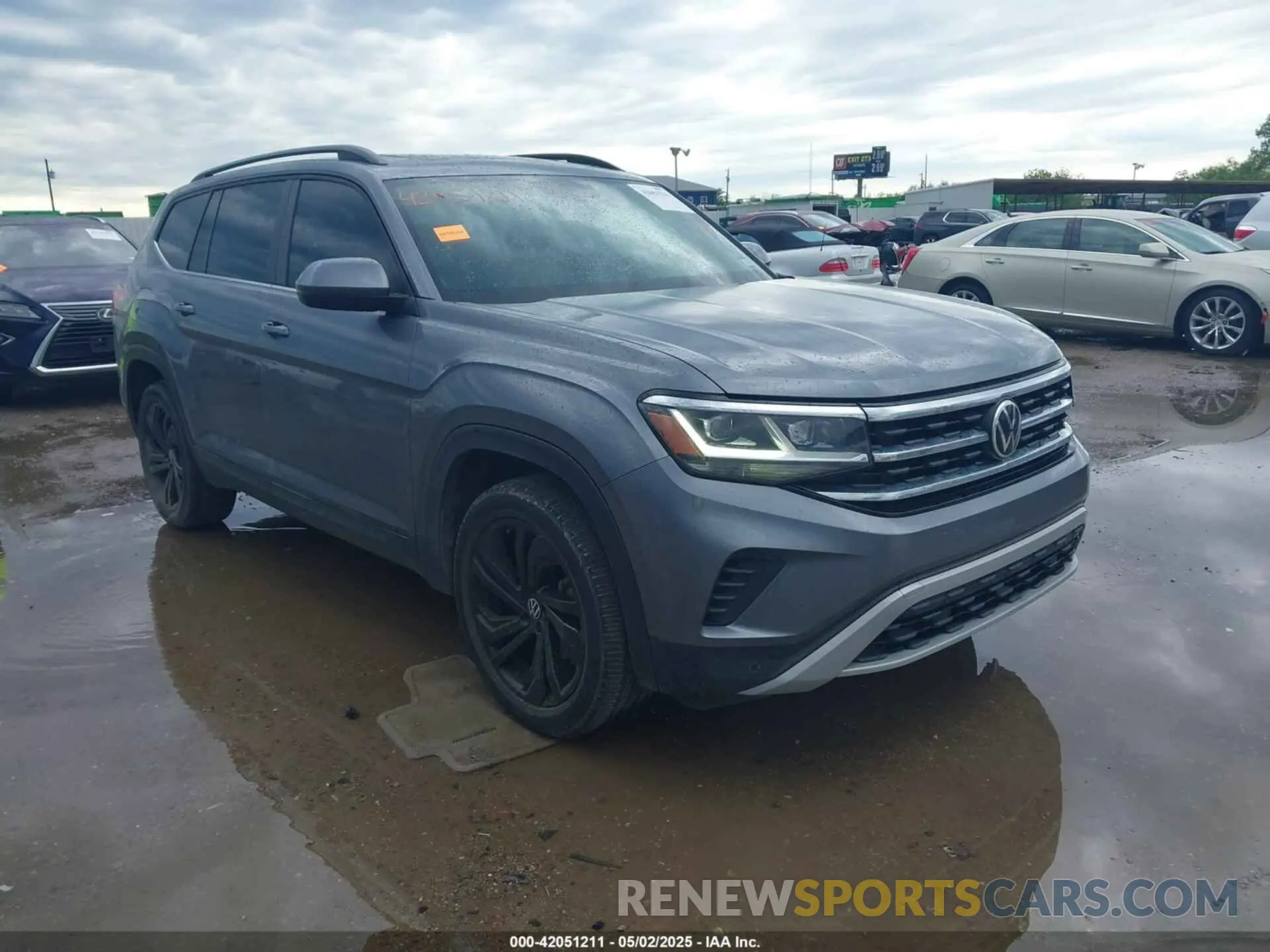 1 Photograph of a damaged car 1V2JR2CA4NC529787 VOLKSWAGEN ATLAS 2022