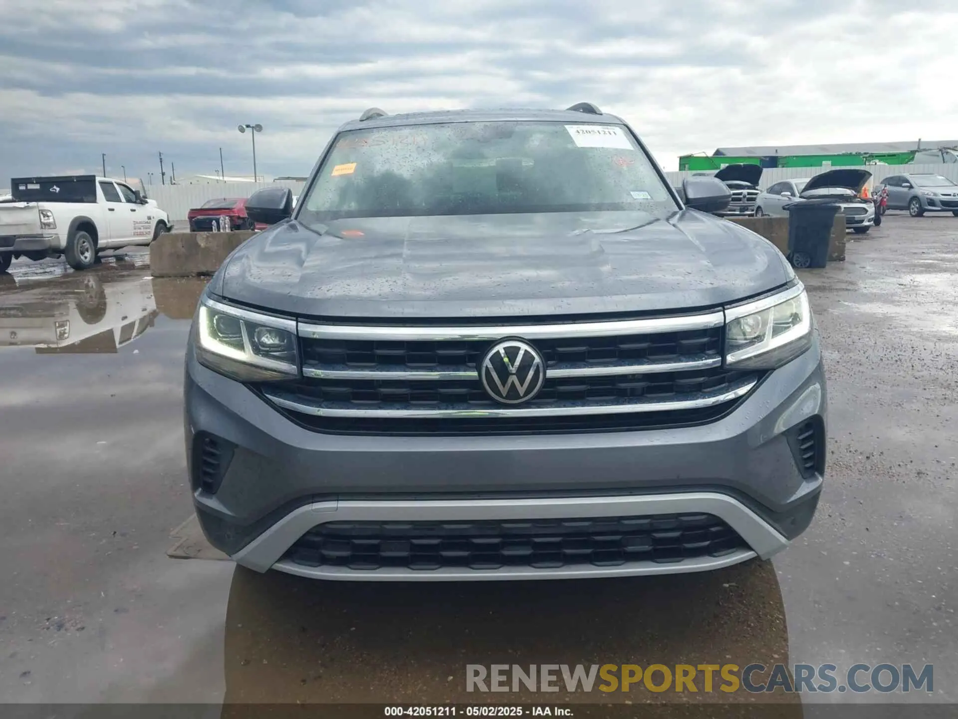 12 Photograph of a damaged car 1V2JR2CA4NC529787 VOLKSWAGEN ATLAS 2022