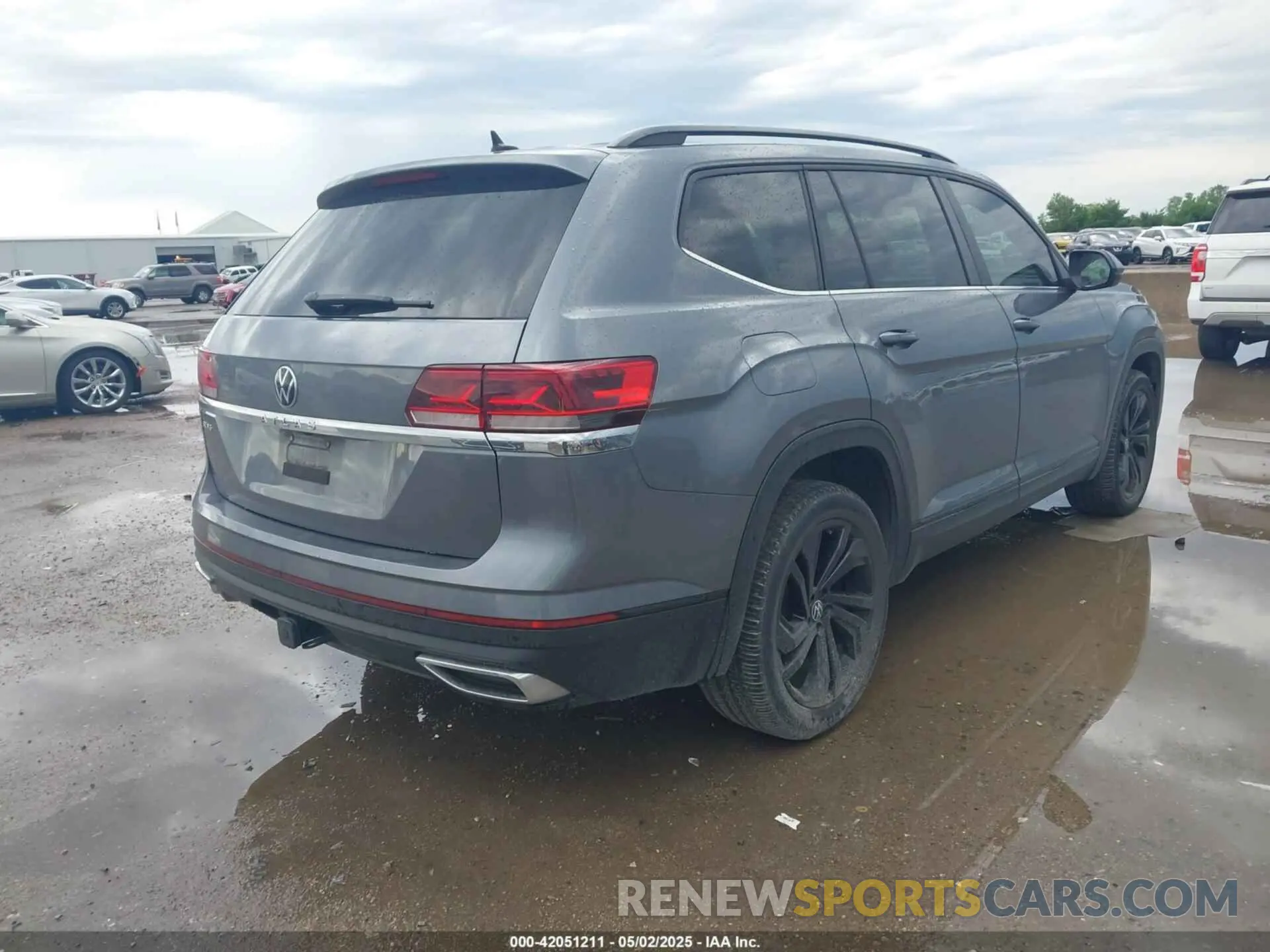 4 Photograph of a damaged car 1V2JR2CA4NC529787 VOLKSWAGEN ATLAS 2022