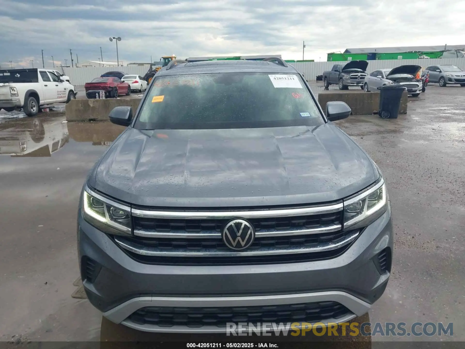 6 Photograph of a damaged car 1V2JR2CA4NC529787 VOLKSWAGEN ATLAS 2022