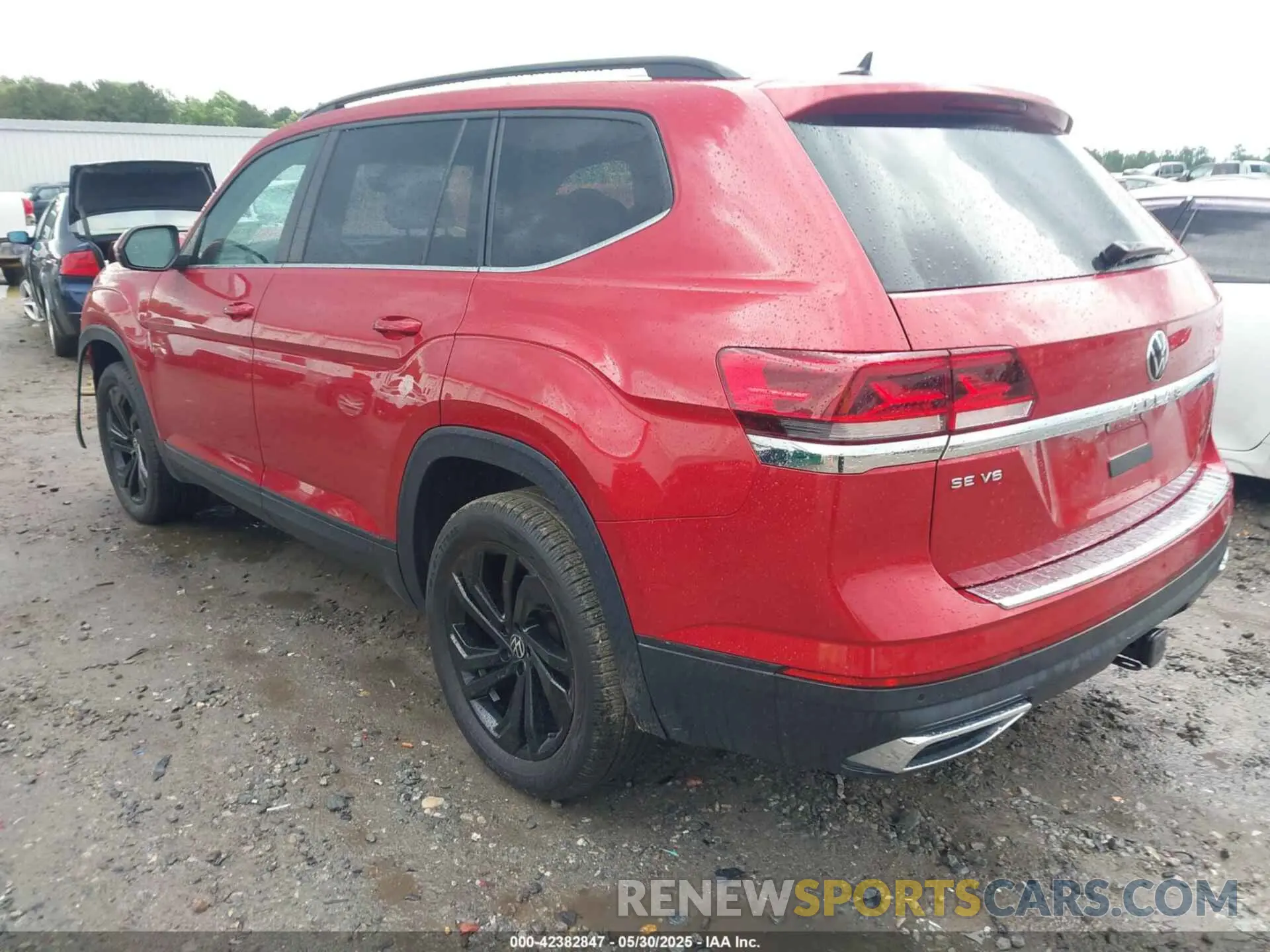 3 Photograph of a damaged car 1V2JR2CA4NC544967 VOLKSWAGEN ATLAS 2022