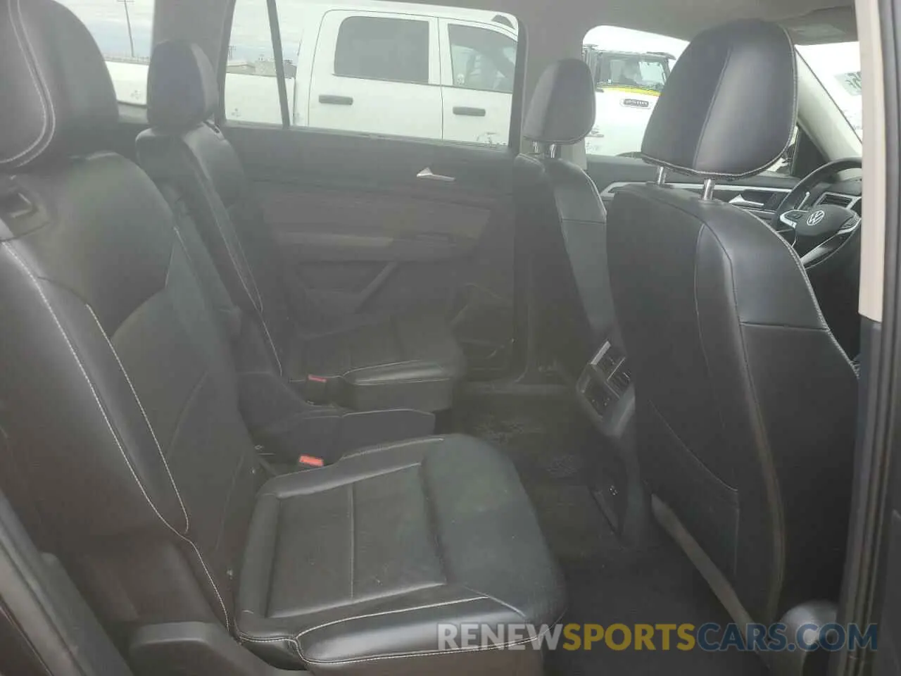 11 Photograph of a damaged car 1V2JR2CA4NC545102 VOLKSWAGEN ATLAS 2022