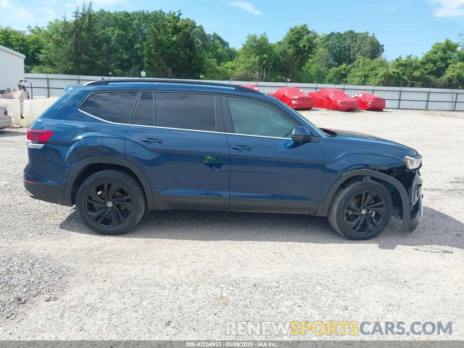 13 Photograph of a damaged car 1V2JR2CA5NC533766 VOLKSWAGEN ATLAS 2022