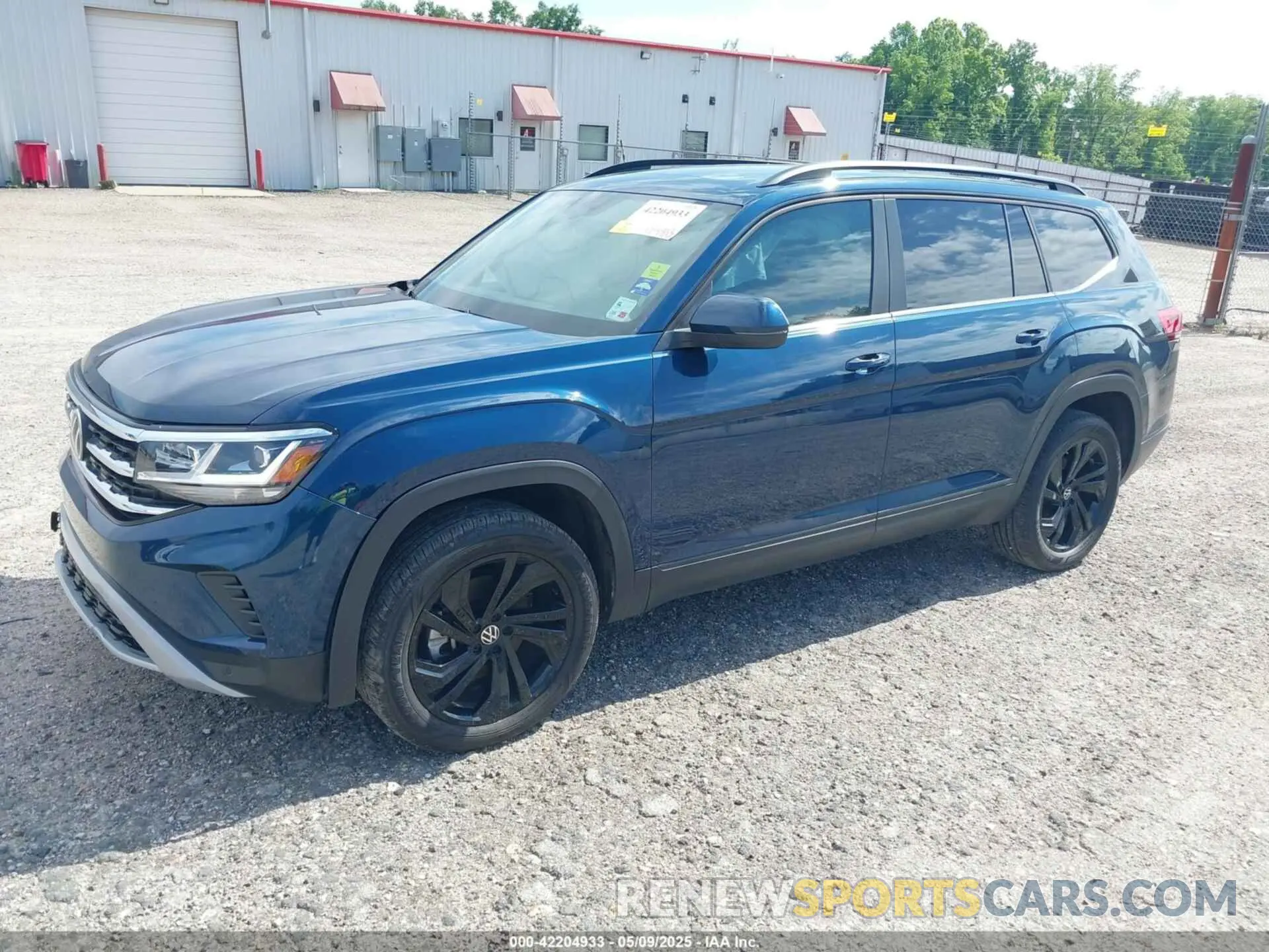2 Photograph of a damaged car 1V2JR2CA5NC533766 VOLKSWAGEN ATLAS 2022
