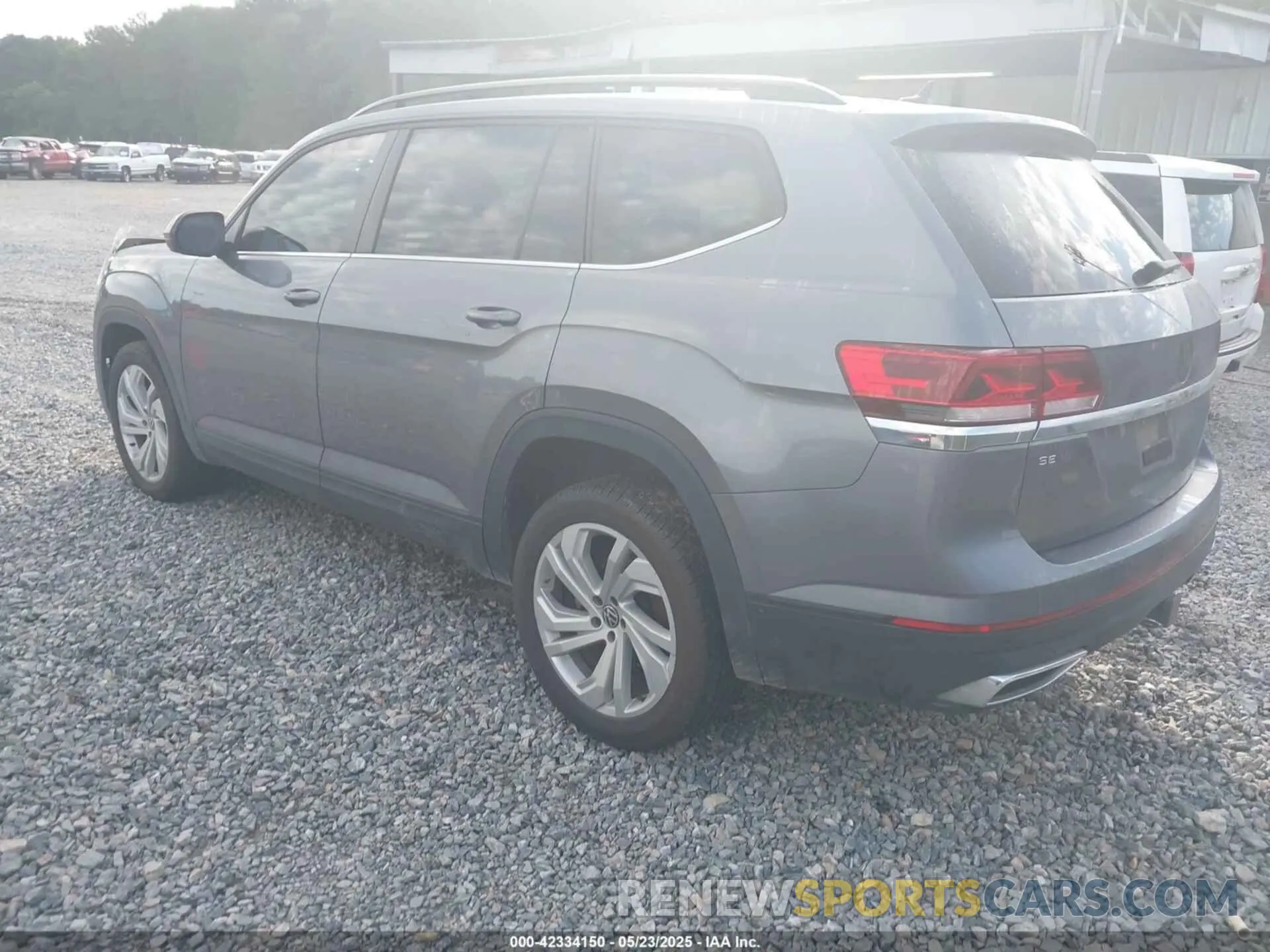 3 Photograph of a damaged car 1V2JR2CA6NC518824 VOLKSWAGEN ATLAS 2022