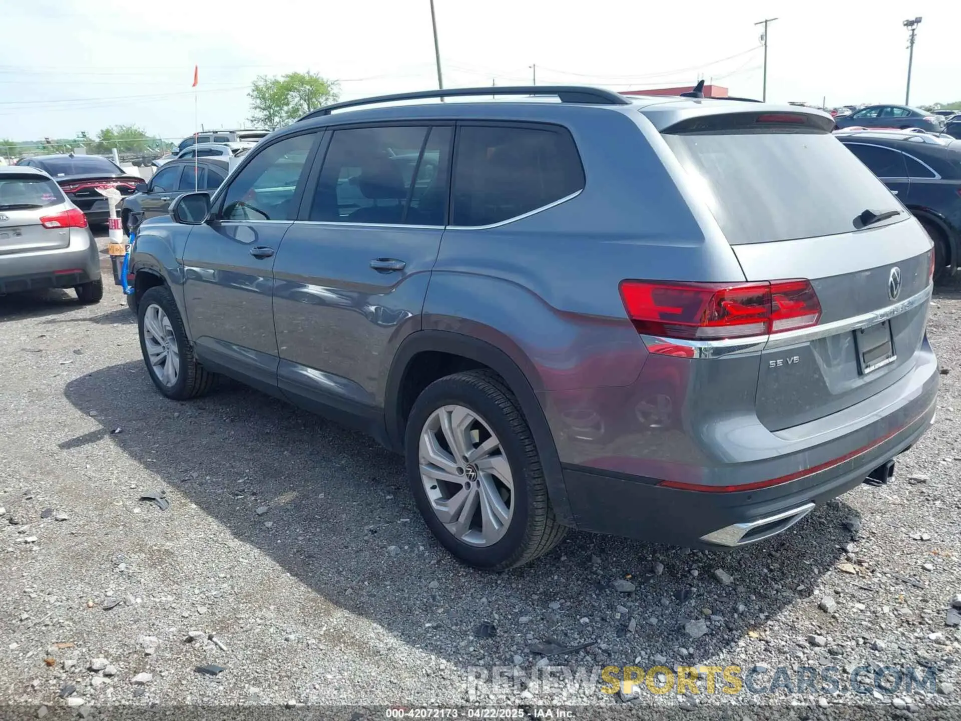 3 Photograph of a damaged car 1V2JR2CA7NC523045 VOLKSWAGEN ATLAS 2022