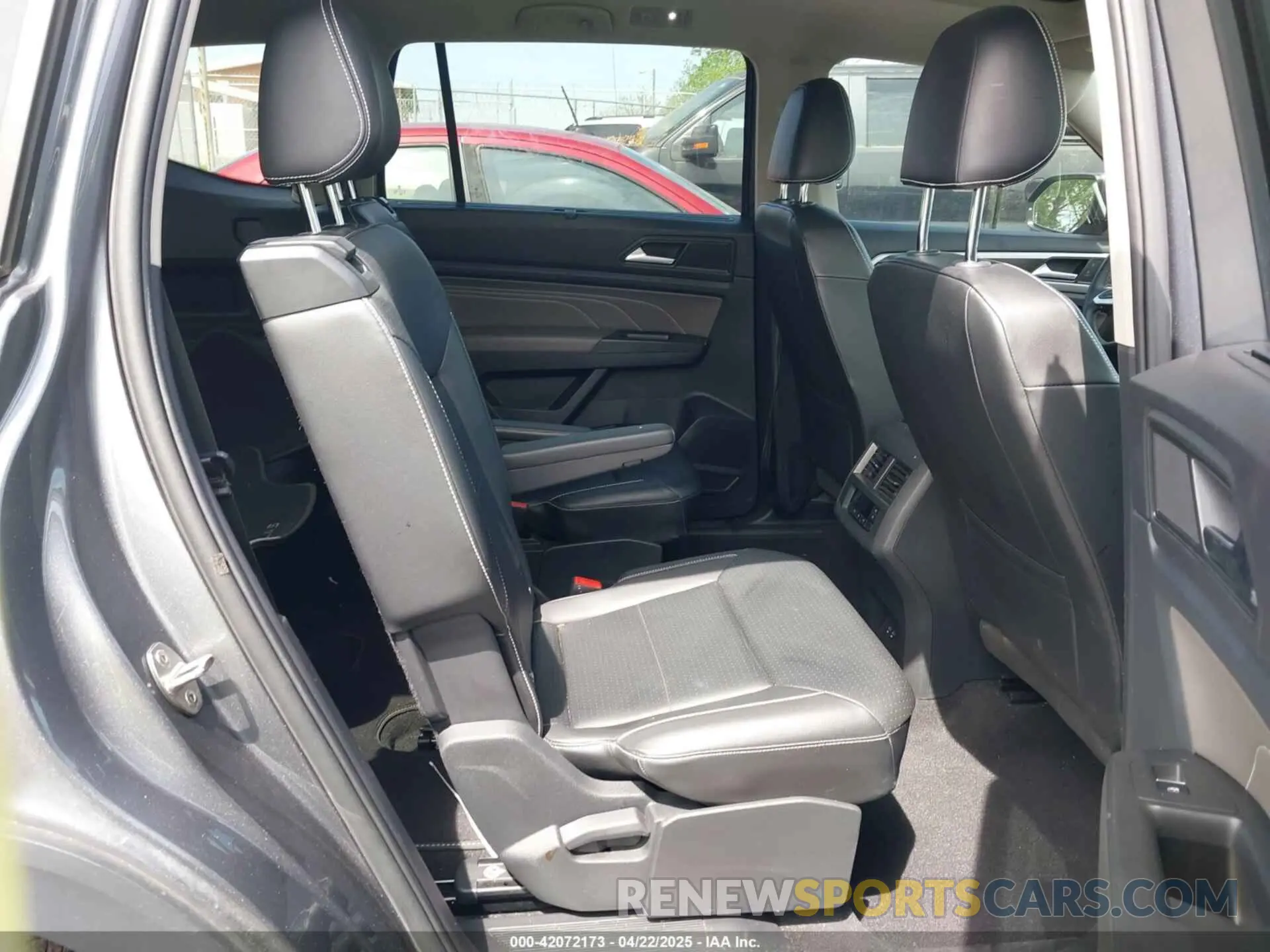 8 Photograph of a damaged car 1V2JR2CA7NC523045 VOLKSWAGEN ATLAS 2022
