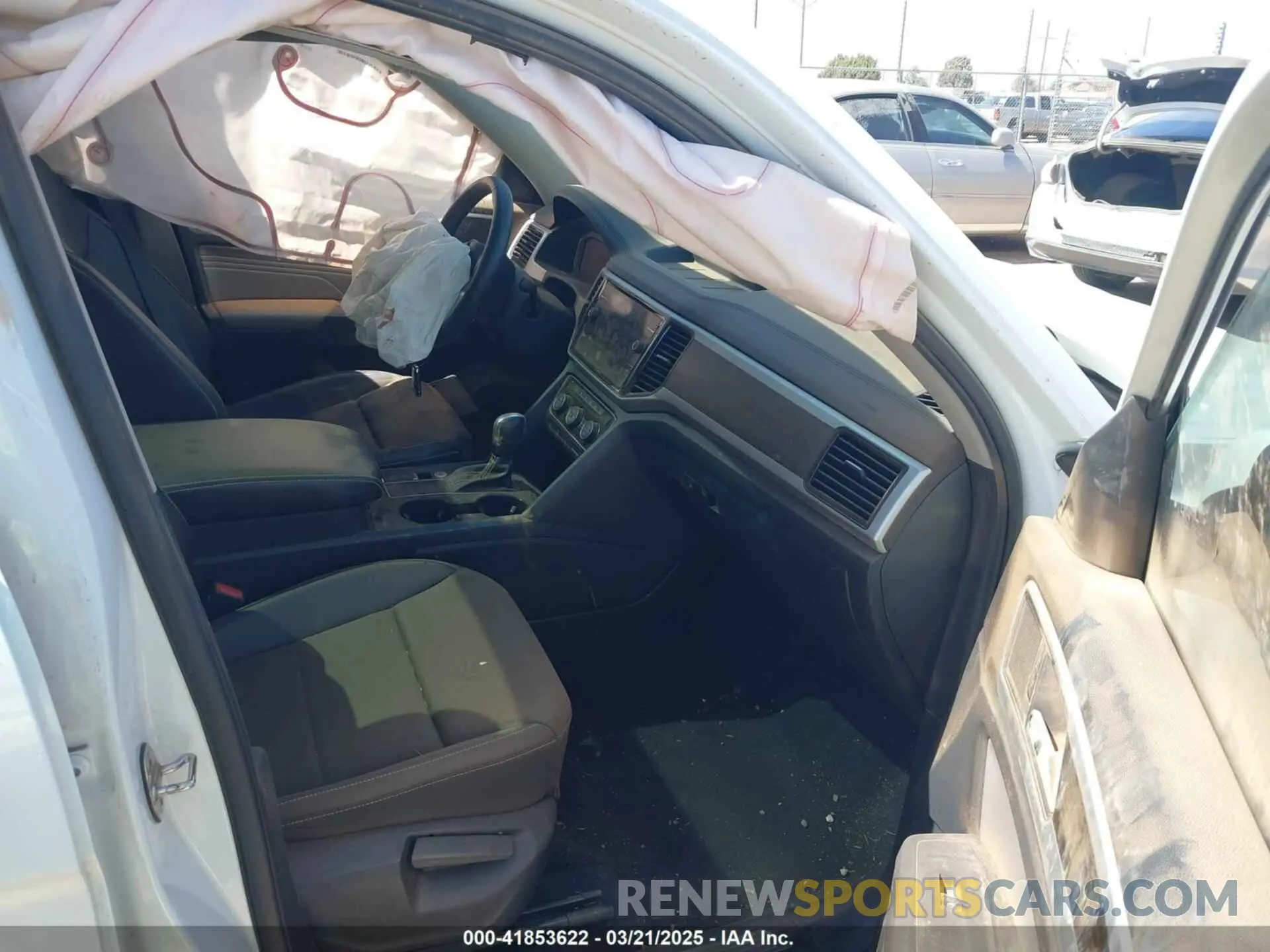 5 Photograph of a damaged car 1V2JR2CA9NC542633 VOLKSWAGEN ATLAS 2022