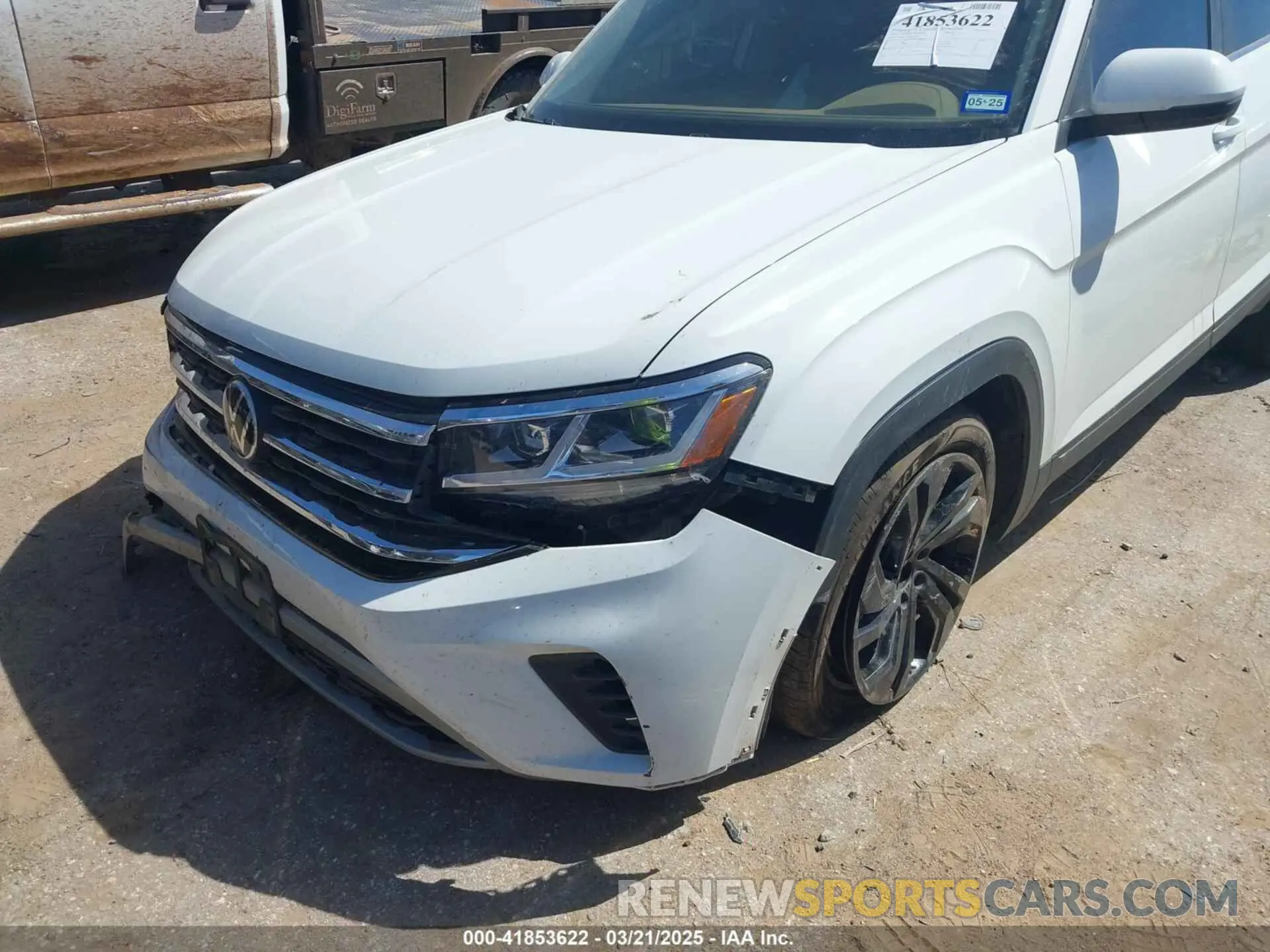 6 Photograph of a damaged car 1V2JR2CA9NC542633 VOLKSWAGEN ATLAS 2022
