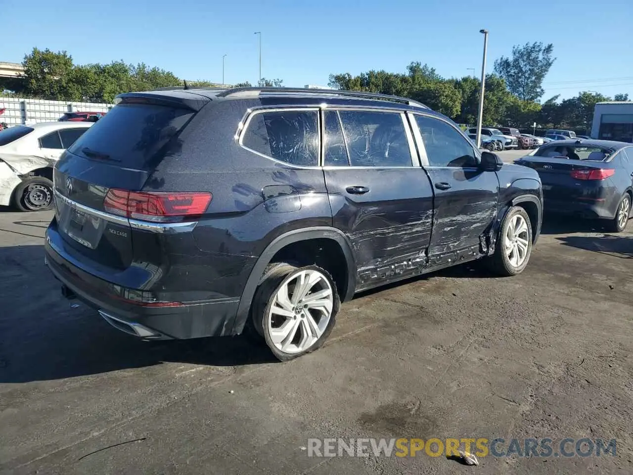 3 Photograph of a damaged car 1V2JR2CAXNC529065 VOLKSWAGEN ATLAS 2022