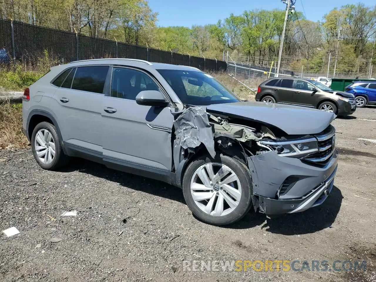 4 Photograph of a damaged car 1V2KE2CA2NC227334 VOLKSWAGEN ATLAS 2022