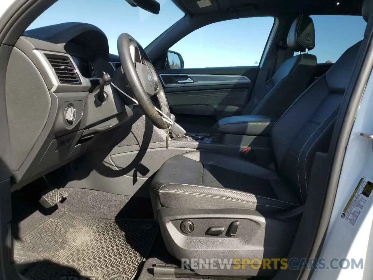 7 Photograph of a damaged car 1V2KE2CA3NC230226 VOLKSWAGEN ATLAS 2022