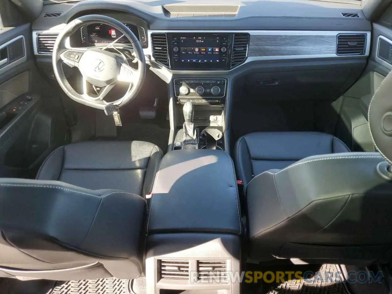 8 Photograph of a damaged car 1V2KE2CA3NC230226 VOLKSWAGEN ATLAS 2022
