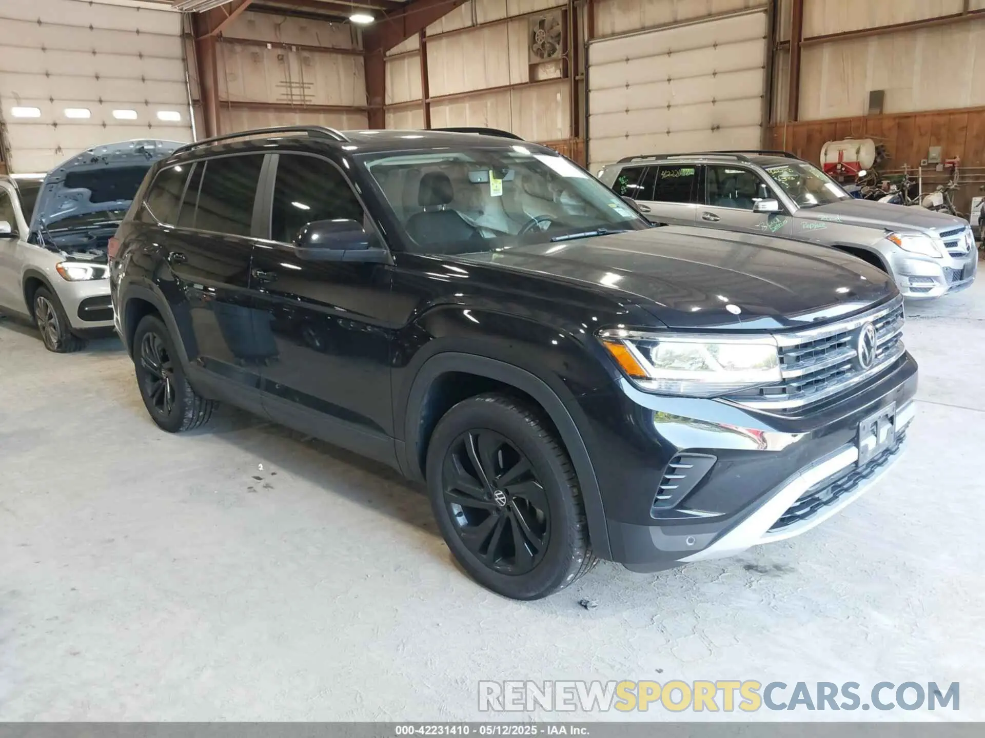 1 Photograph of a damaged car 1V2KP2CA5NC509929 VOLKSWAGEN ATLAS 2022