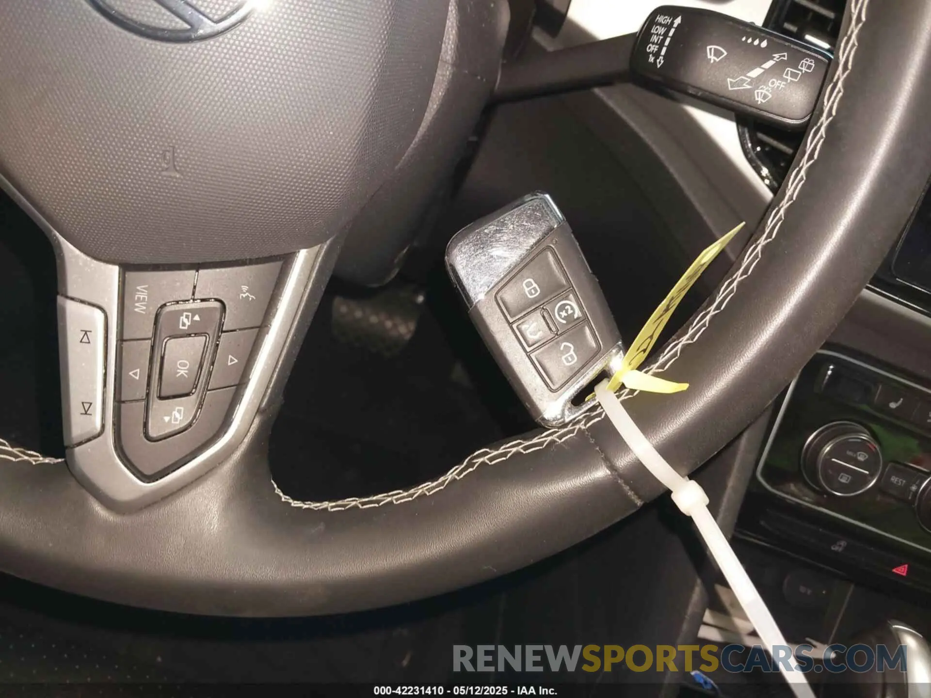 11 Photograph of a damaged car 1V2KP2CA5NC509929 VOLKSWAGEN ATLAS 2022