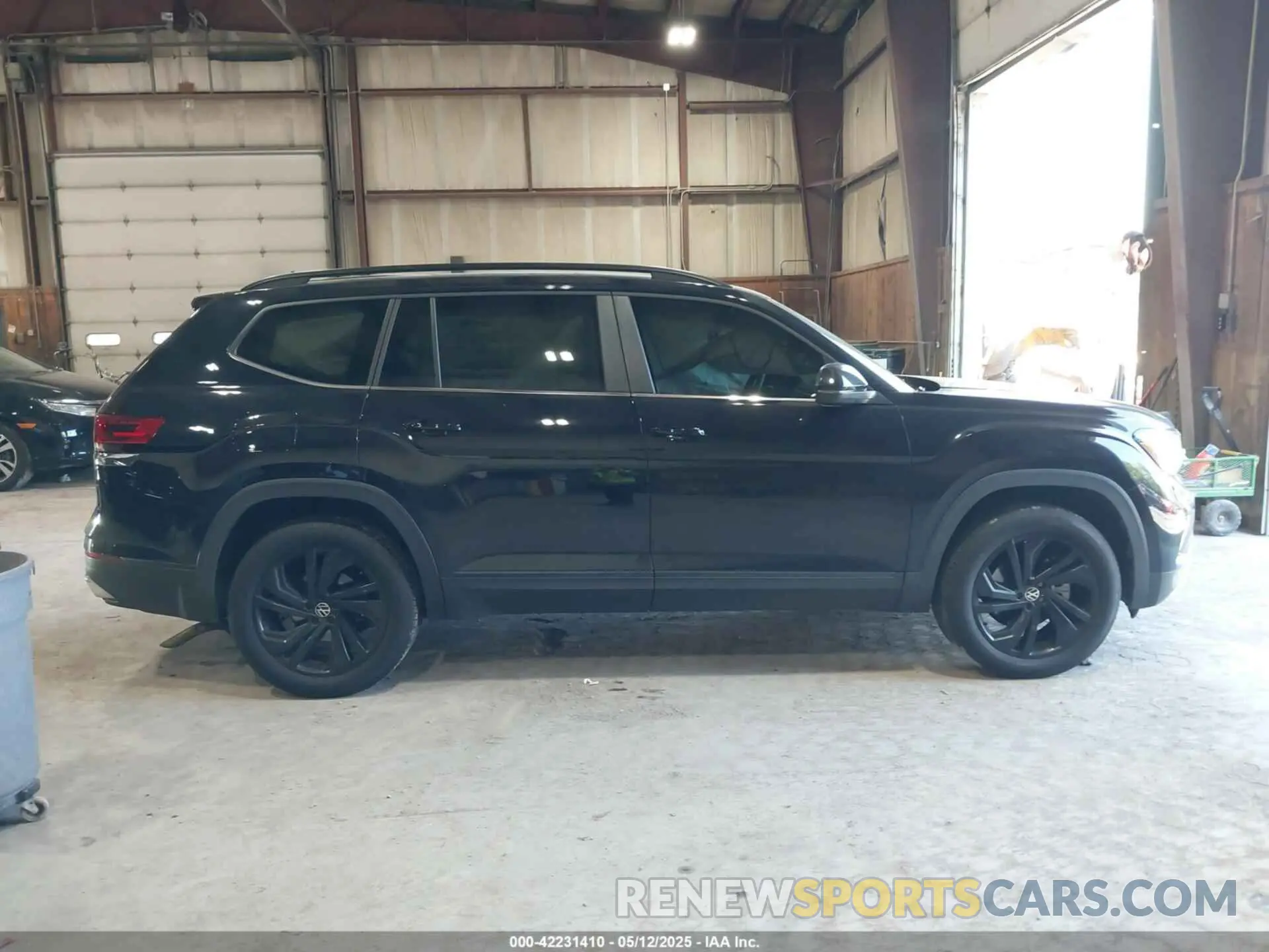13 Photograph of a damaged car 1V2KP2CA5NC509929 VOLKSWAGEN ATLAS 2022