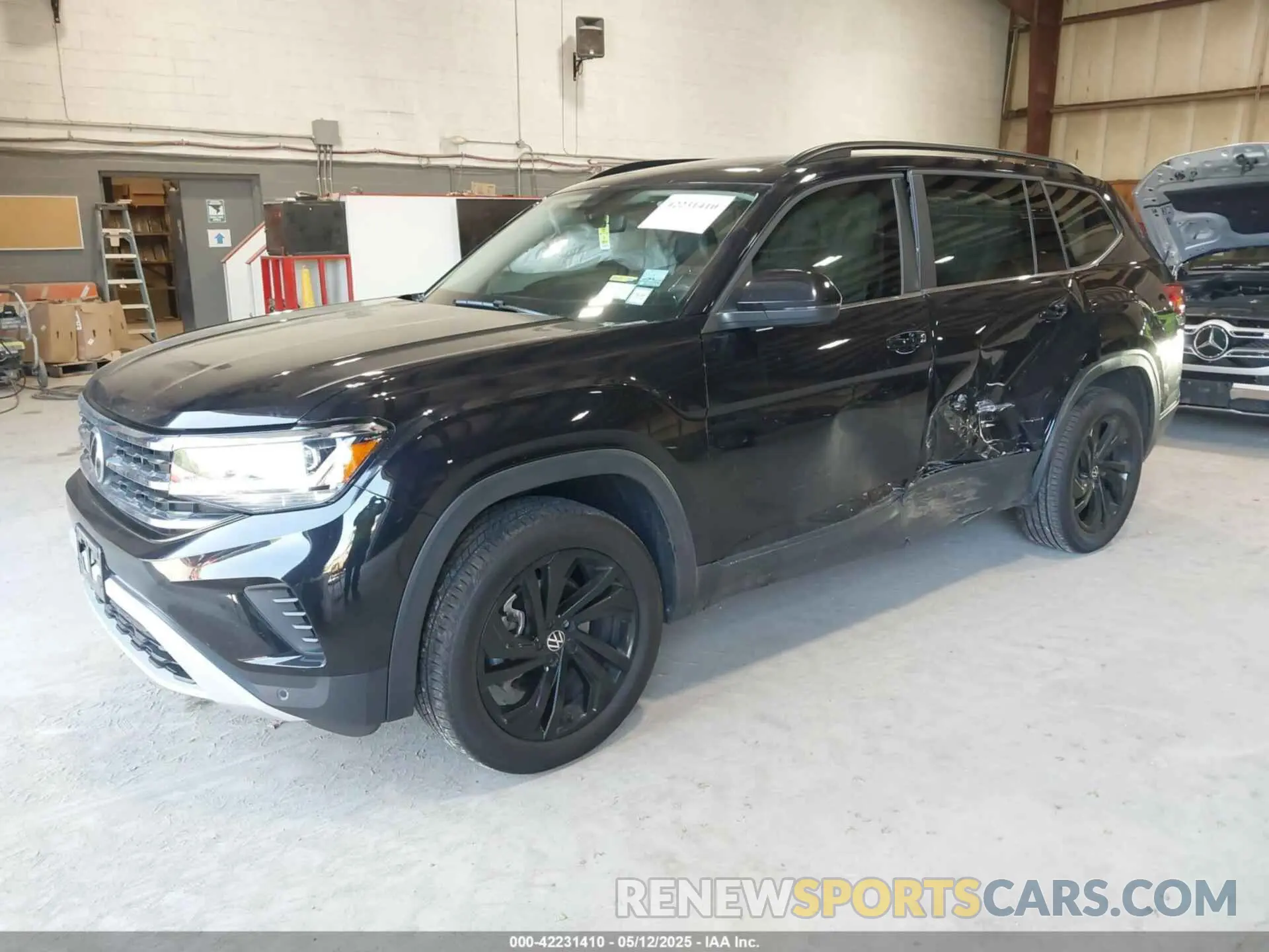 2 Photograph of a damaged car 1V2KP2CA5NC509929 VOLKSWAGEN ATLAS 2022