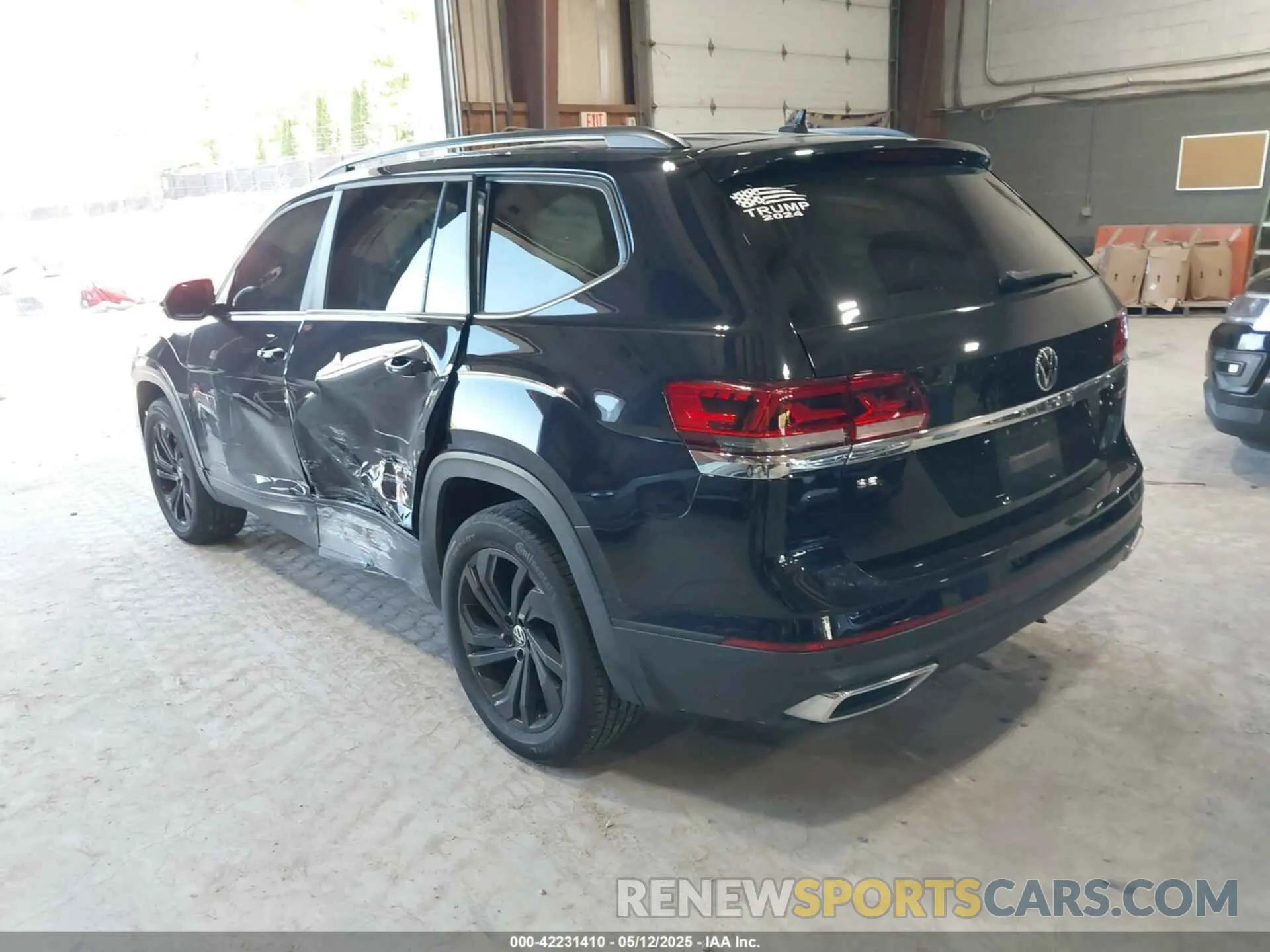 3 Photograph of a damaged car 1V2KP2CA5NC509929 VOLKSWAGEN ATLAS 2022
