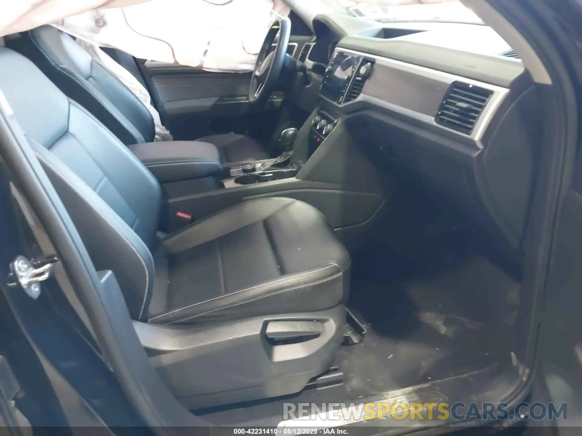 5 Photograph of a damaged car 1V2KP2CA5NC509929 VOLKSWAGEN ATLAS 2022