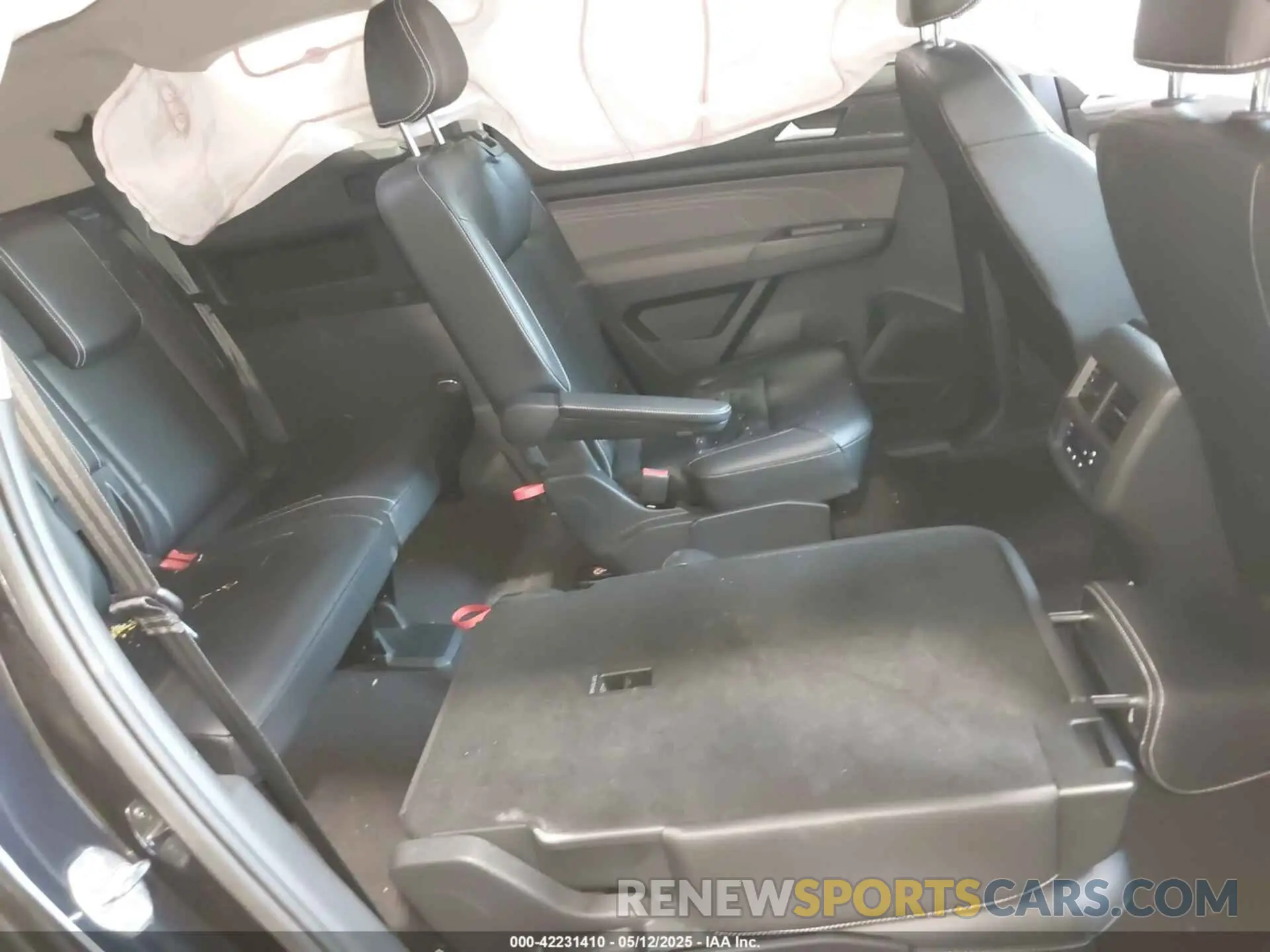 8 Photograph of a damaged car 1V2KP2CA5NC509929 VOLKSWAGEN ATLAS 2022