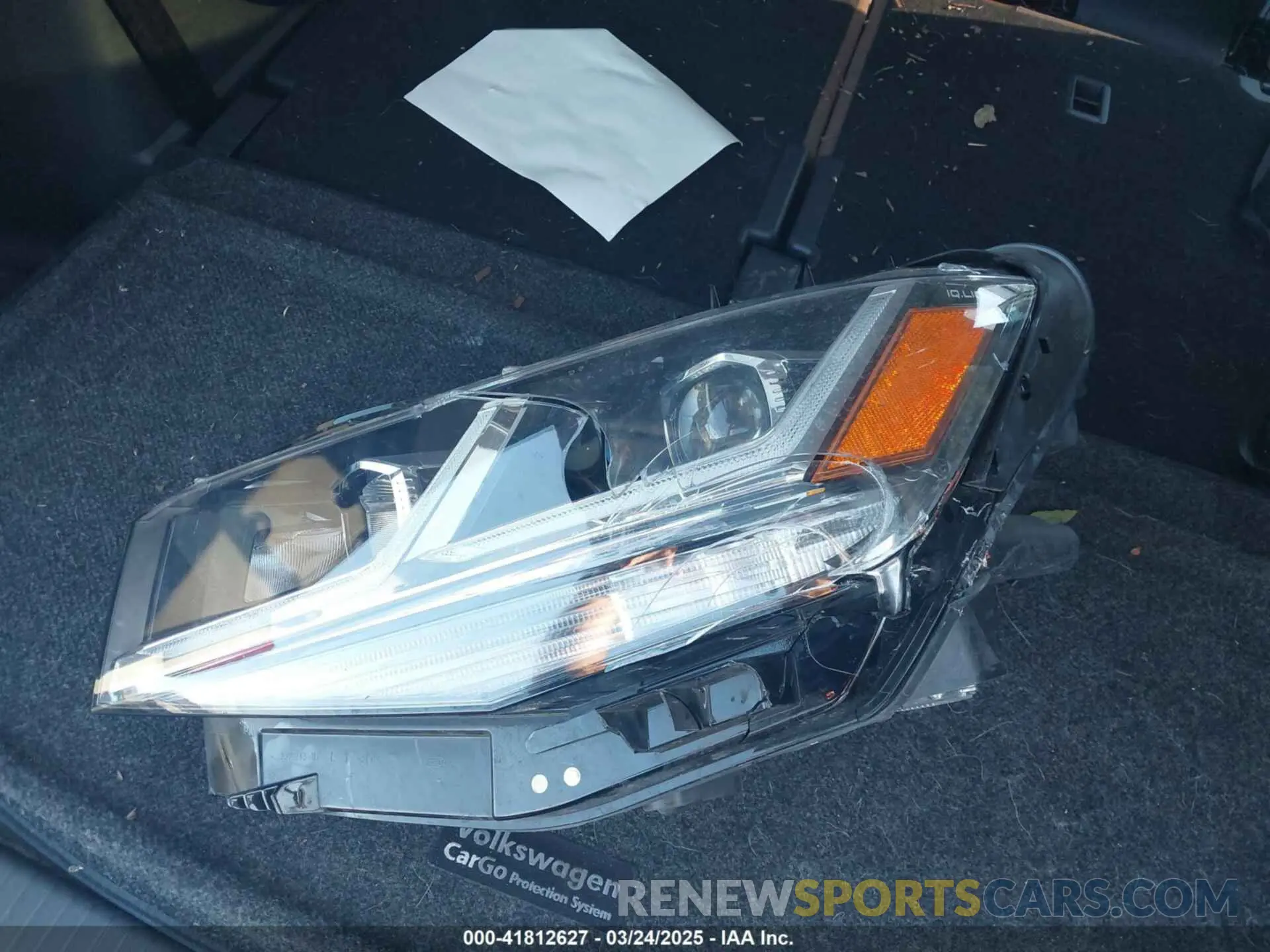 11 Photograph of a damaged car 1V2KP2CA6NC517277 VOLKSWAGEN ATLAS 2022