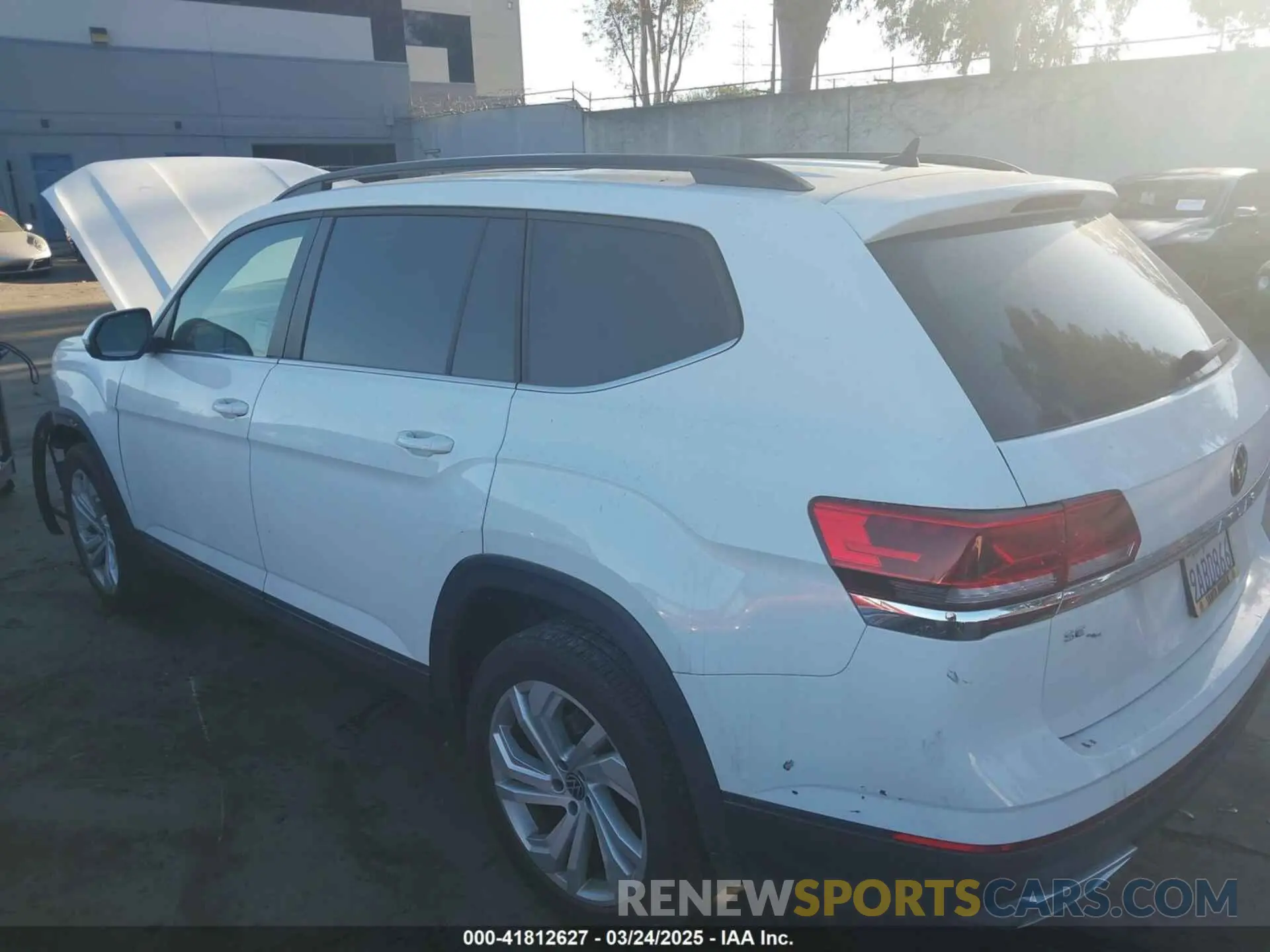 14 Photograph of a damaged car 1V2KP2CA6NC517277 VOLKSWAGEN ATLAS 2022