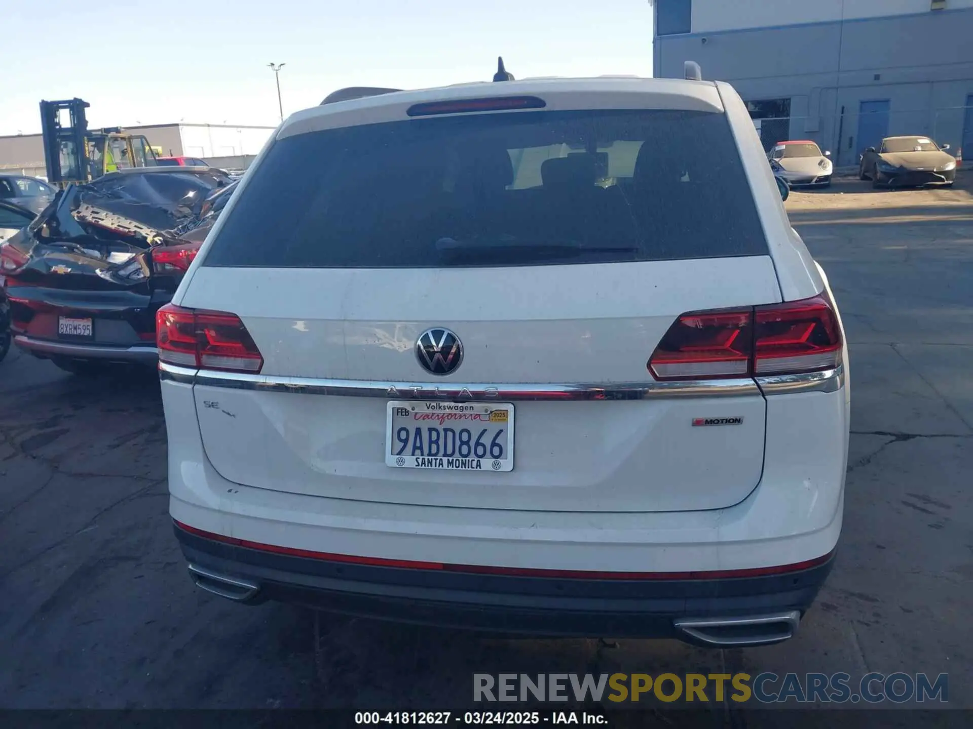 16 Photograph of a damaged car 1V2KP2CA6NC517277 VOLKSWAGEN ATLAS 2022