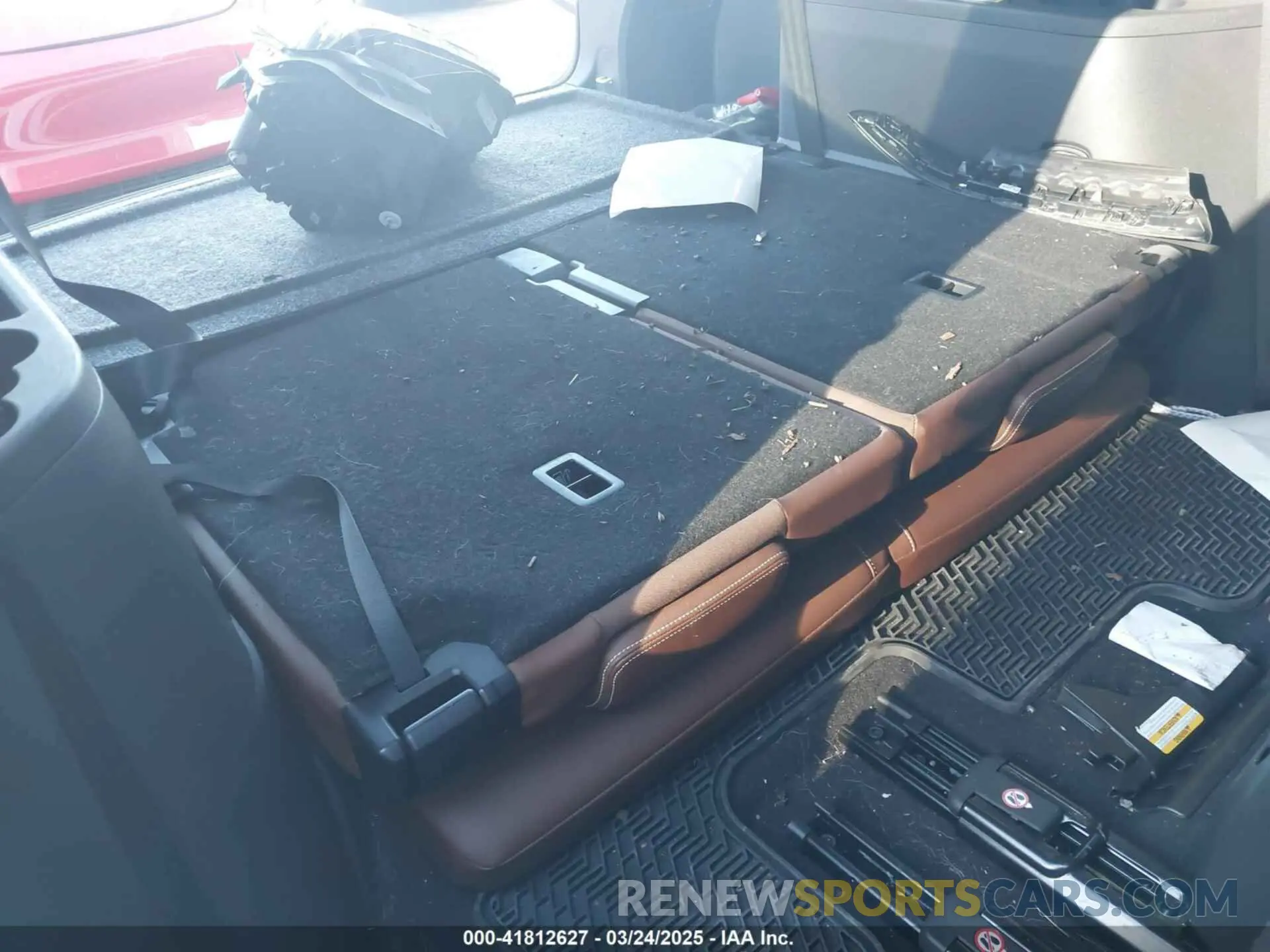 19 Photograph of a damaged car 1V2KP2CA6NC517277 VOLKSWAGEN ATLAS 2022