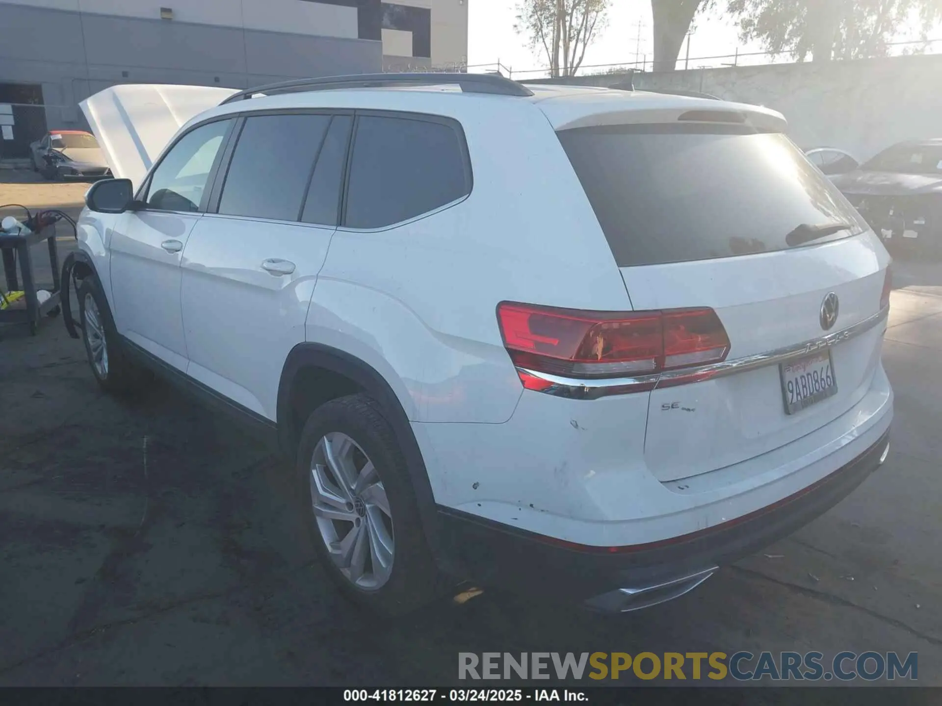 3 Photograph of a damaged car 1V2KP2CA6NC517277 VOLKSWAGEN ATLAS 2022