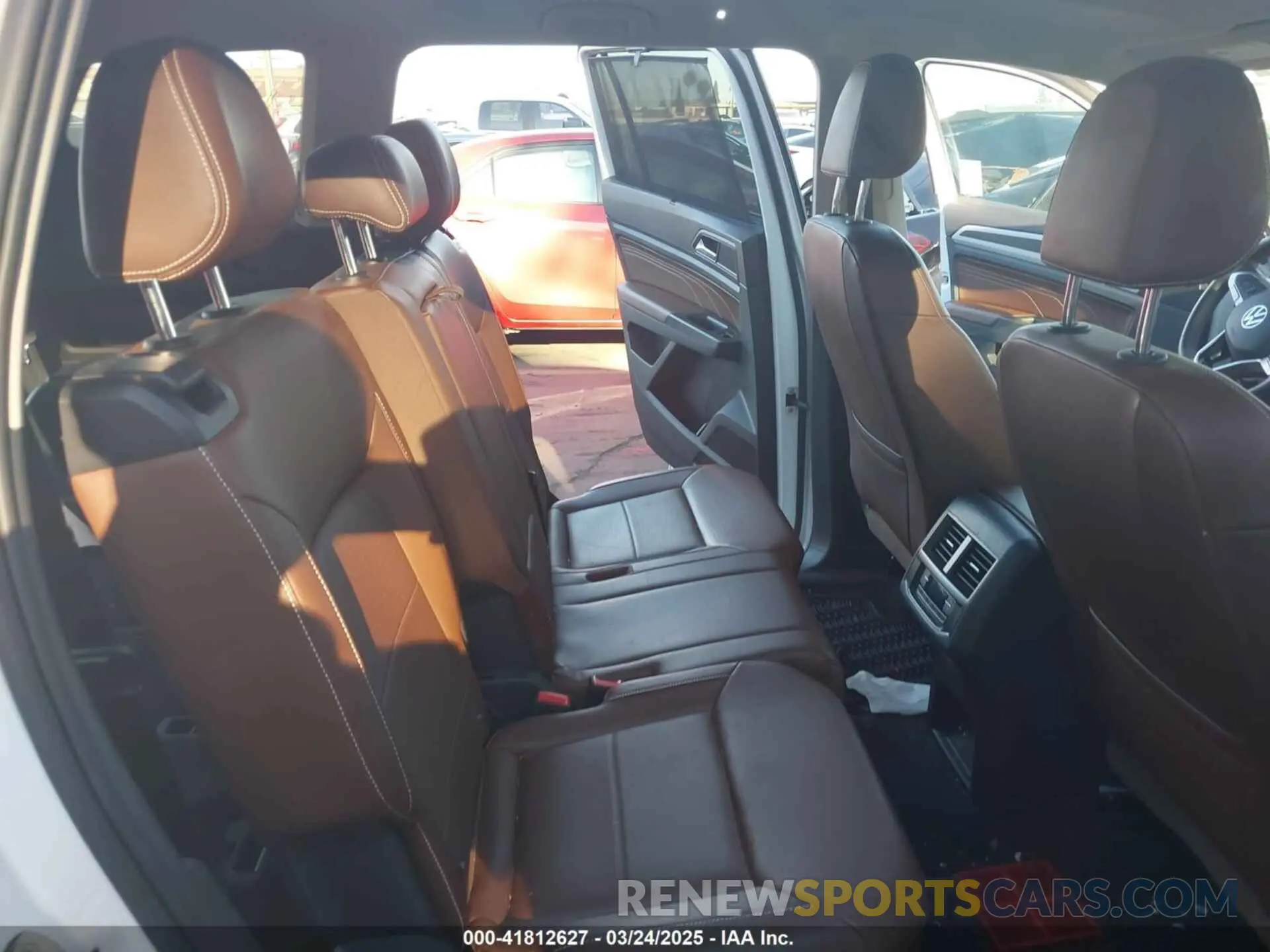 8 Photograph of a damaged car 1V2KP2CA6NC517277 VOLKSWAGEN ATLAS 2022
