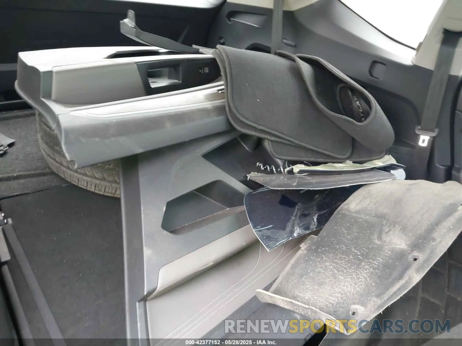 12 Photograph of a damaged car 1V2KR2CA0NC507709 VOLKSWAGEN ATLAS 2022
