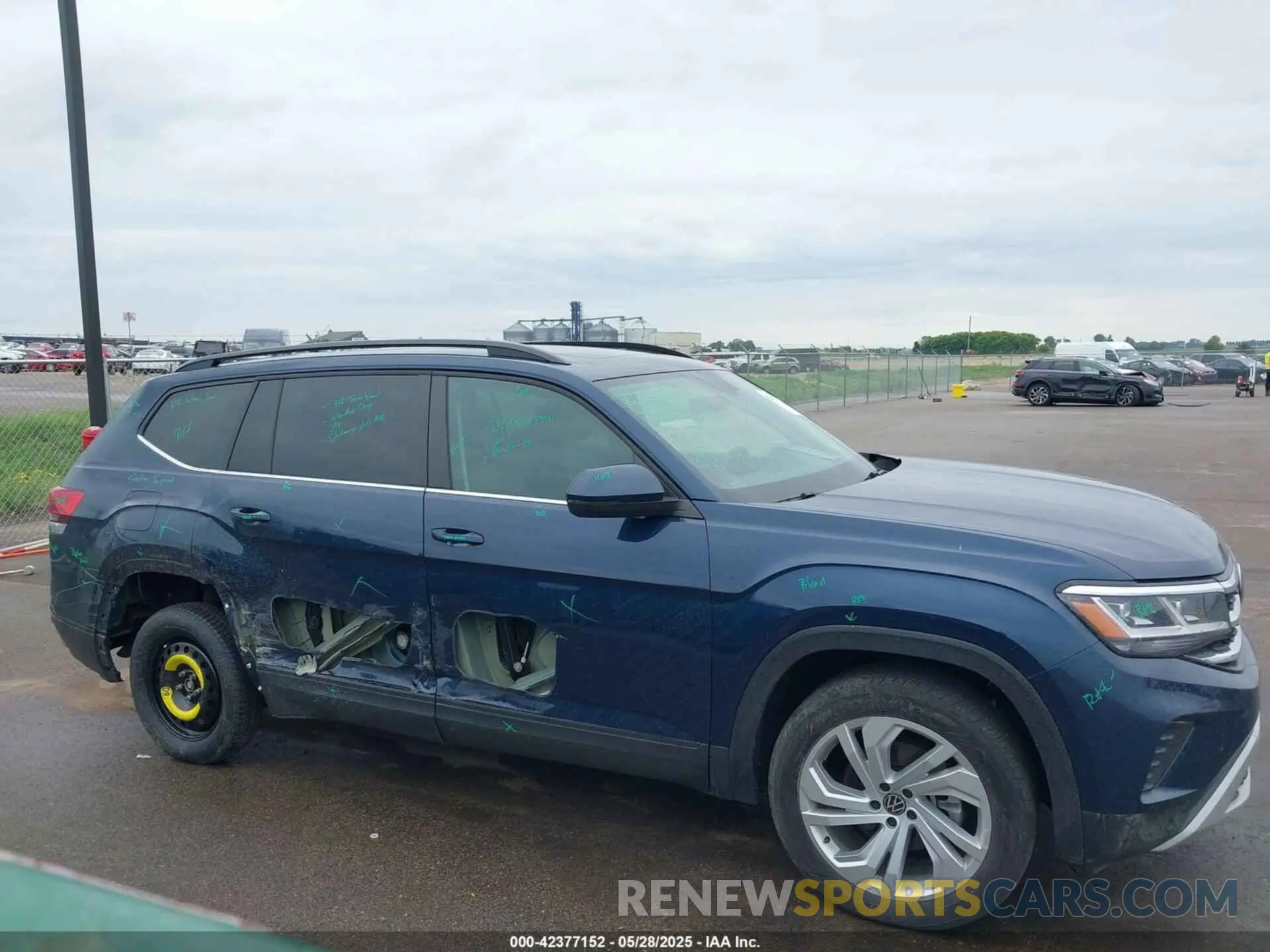 14 Photograph of a damaged car 1V2KR2CA0NC507709 VOLKSWAGEN ATLAS 2022