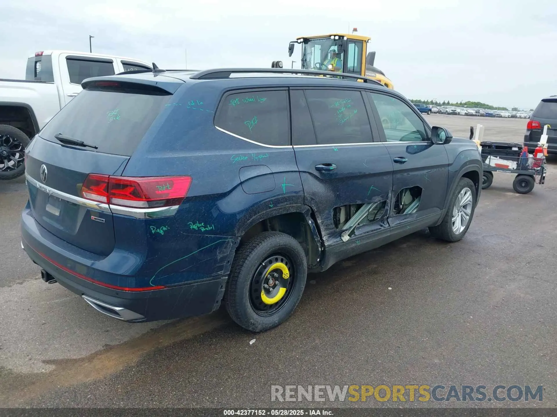 4 Photograph of a damaged car 1V2KR2CA0NC507709 VOLKSWAGEN ATLAS 2022