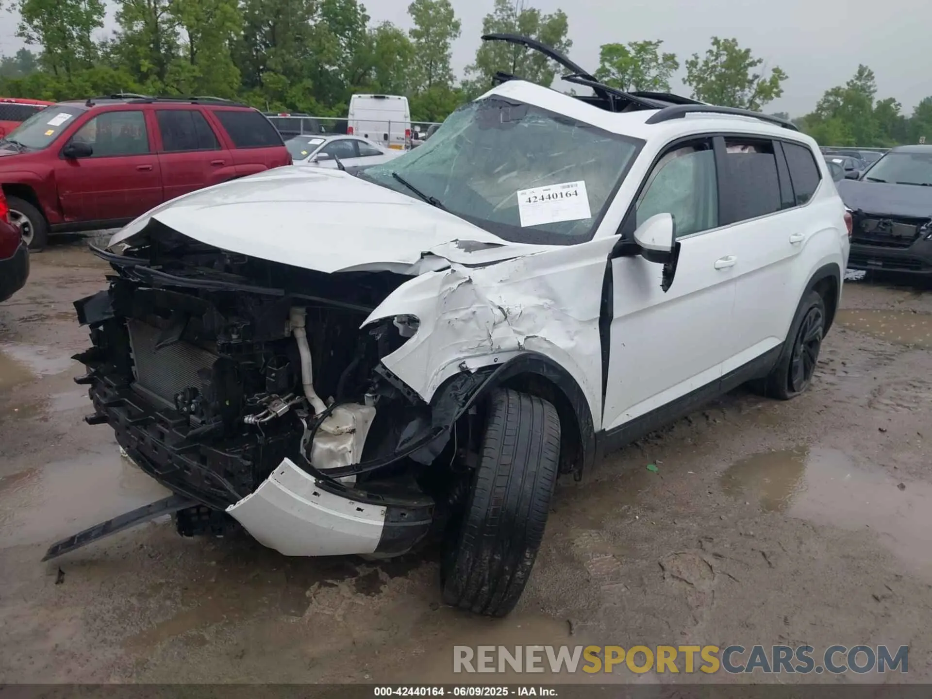 2 Photograph of a damaged car 1V2KR2CA0NC509427 VOLKSWAGEN ATLAS 2022