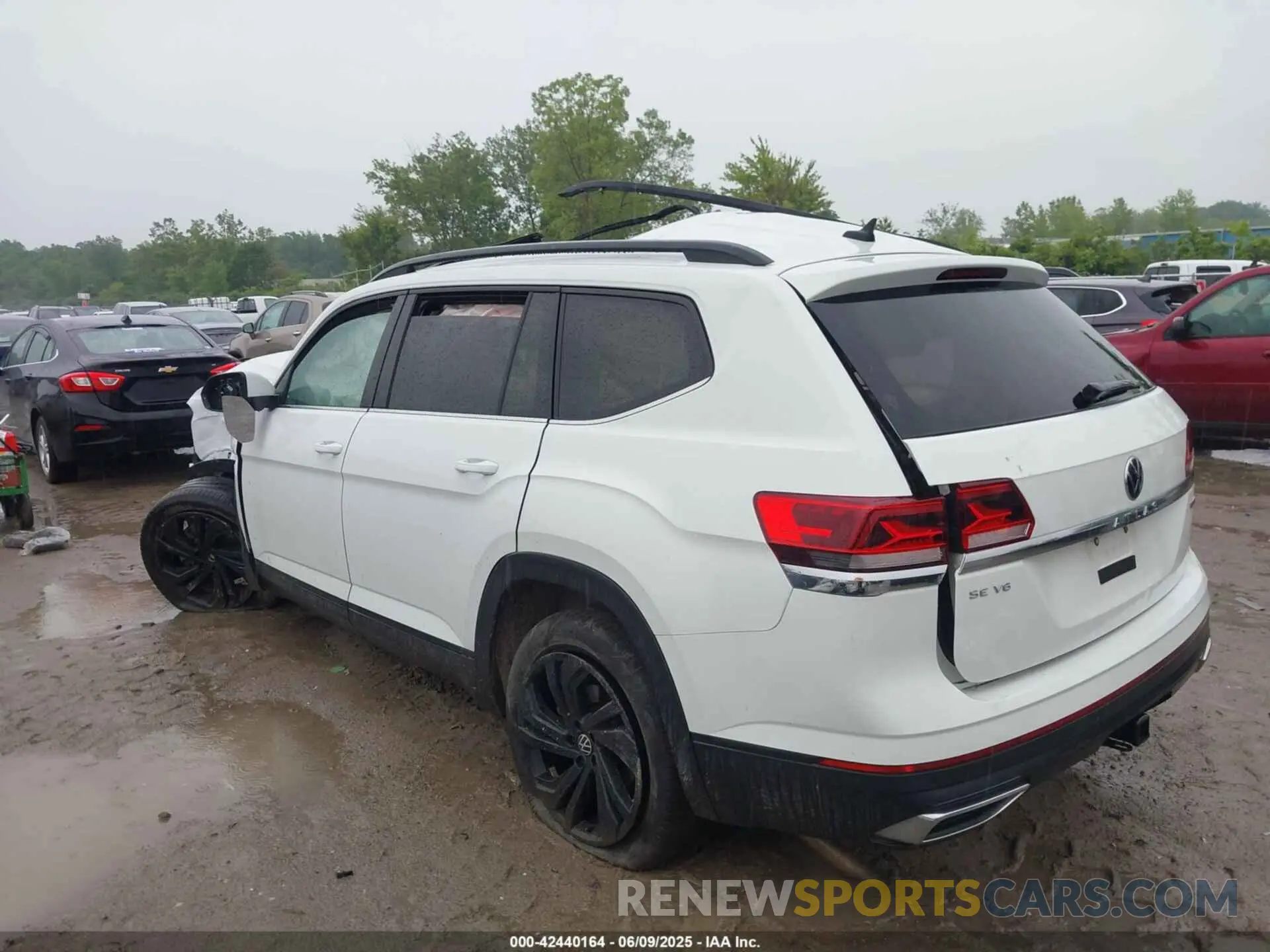 3 Photograph of a damaged car 1V2KR2CA0NC509427 VOLKSWAGEN ATLAS 2022