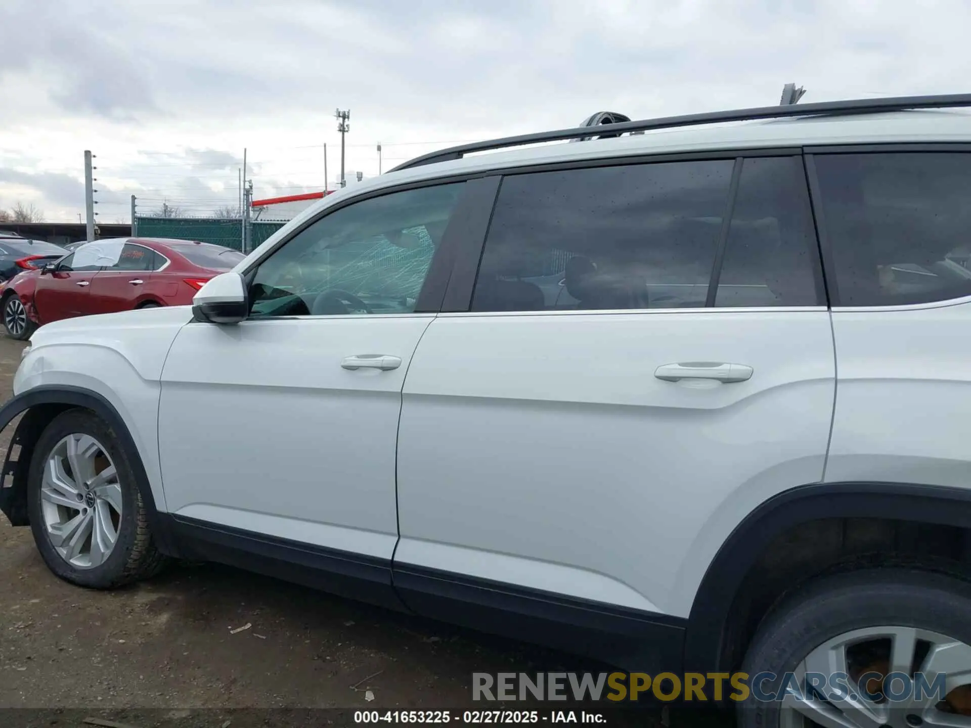 15 Photograph of a damaged car 1V2KR2CA0NC517561 VOLKSWAGEN ATLAS 2022