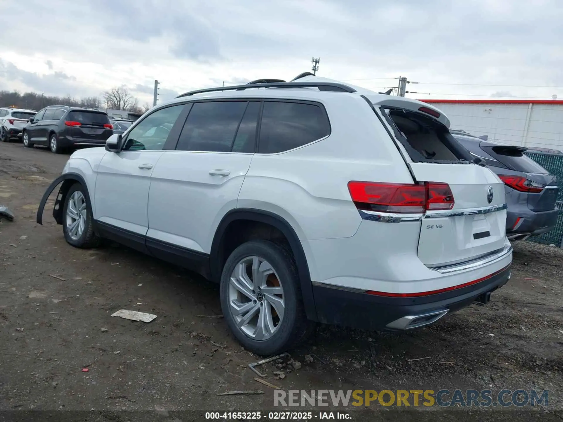 3 Photograph of a damaged car 1V2KR2CA0NC517561 VOLKSWAGEN ATLAS 2022