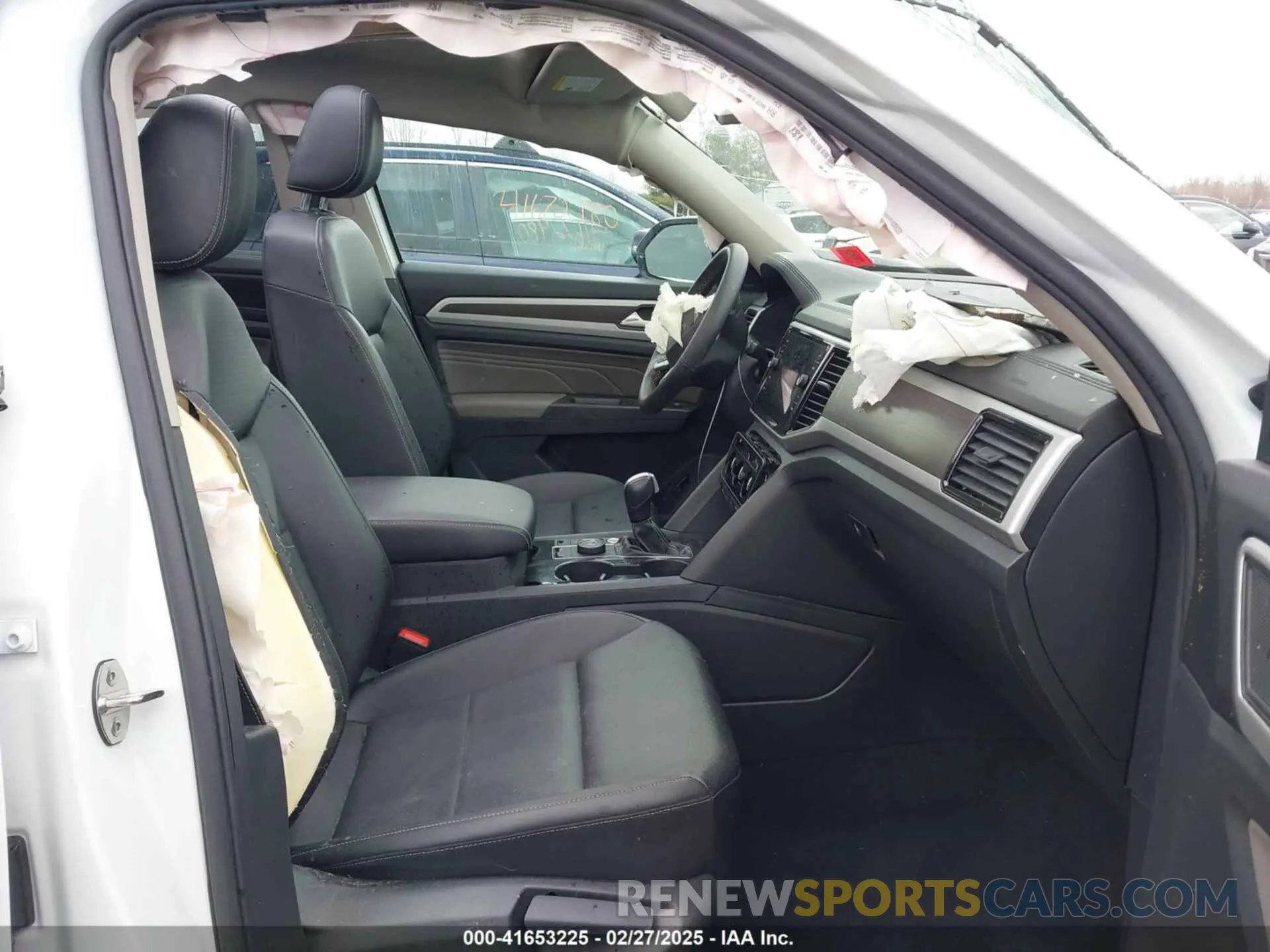 5 Photograph of a damaged car 1V2KR2CA0NC517561 VOLKSWAGEN ATLAS 2022