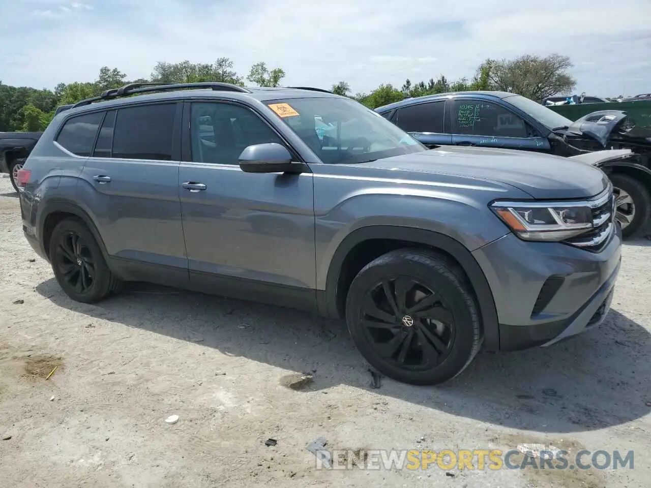 4 Photograph of a damaged car 1V2KR2CA0NC521707 VOLKSWAGEN ATLAS 2022