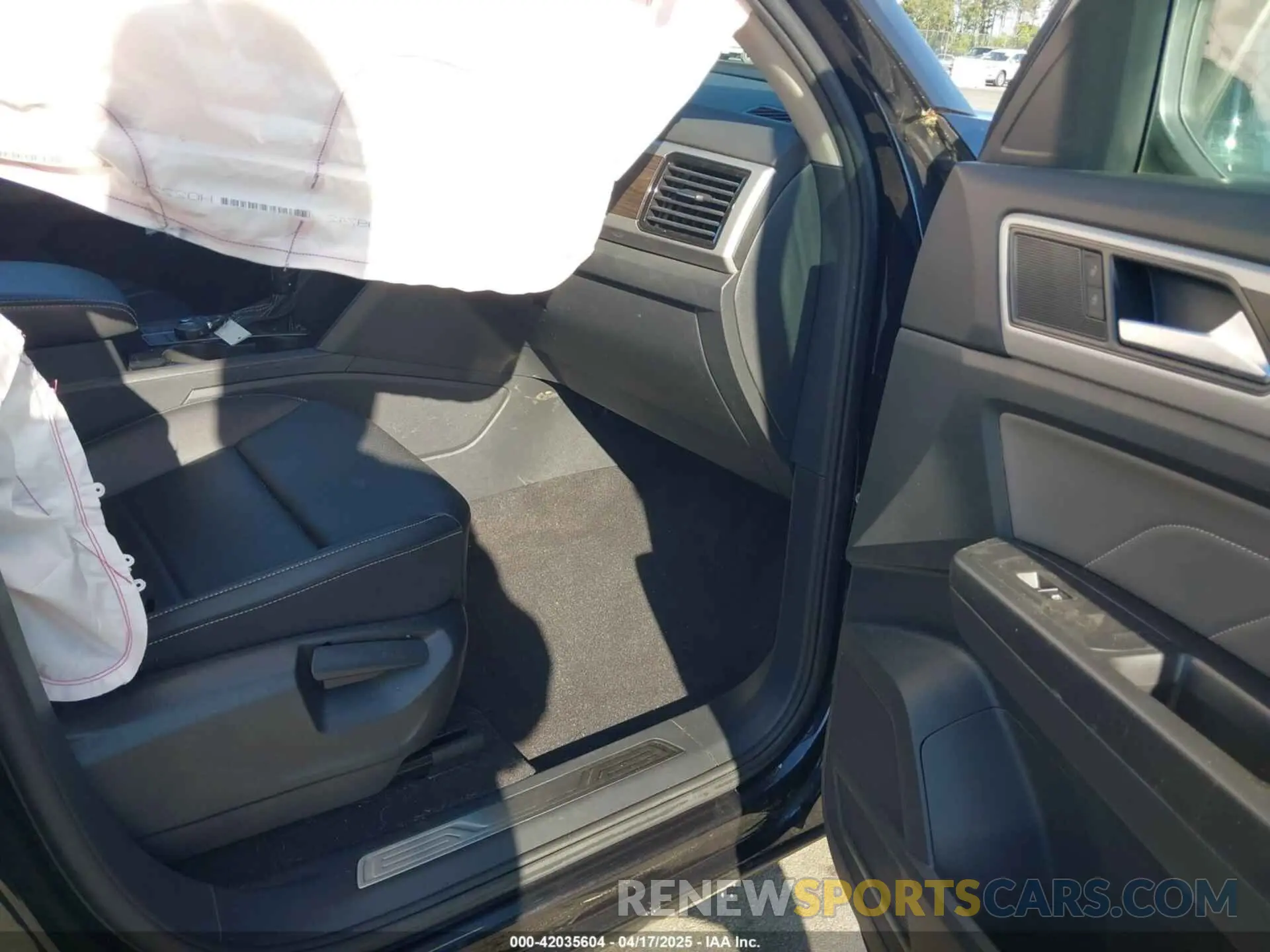 5 Photograph of a damaged car 1V2KR2CA0NC564914 VOLKSWAGEN ATLAS 2022