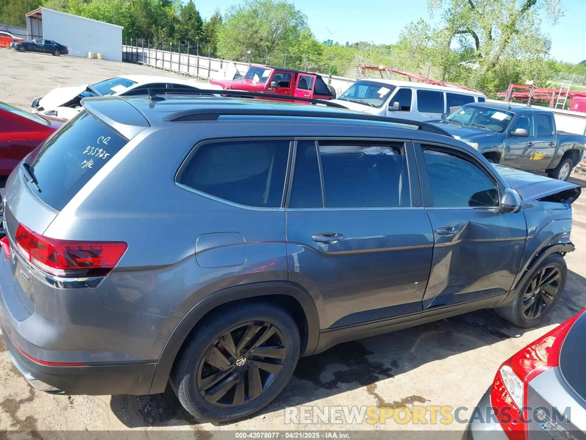 13 Photograph of a damaged car 1V2KR2CA1NC536507 VOLKSWAGEN ATLAS 2022