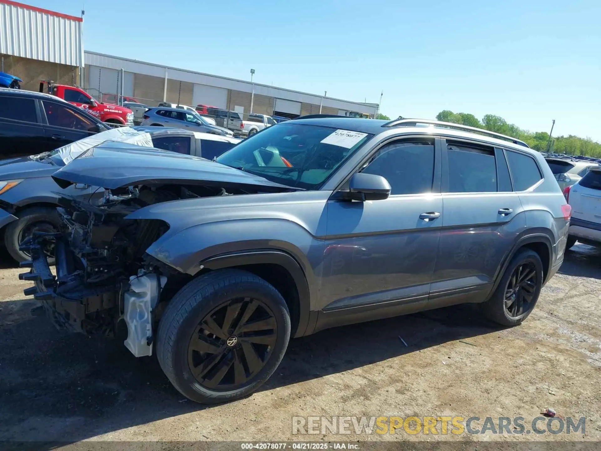 14 Photograph of a damaged car 1V2KR2CA1NC536507 VOLKSWAGEN ATLAS 2022