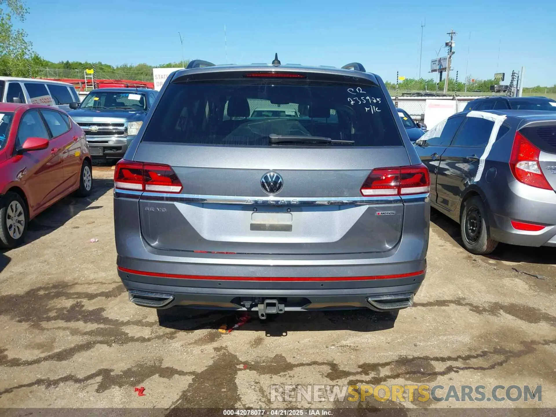 16 Photograph of a damaged car 1V2KR2CA1NC536507 VOLKSWAGEN ATLAS 2022