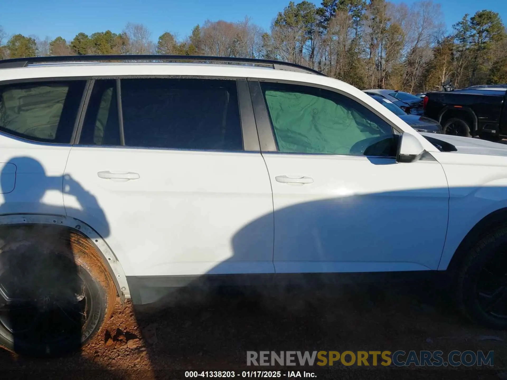 13 Photograph of a damaged car 1V2KR2CA2NC546401 VOLKSWAGEN ATLAS 2022