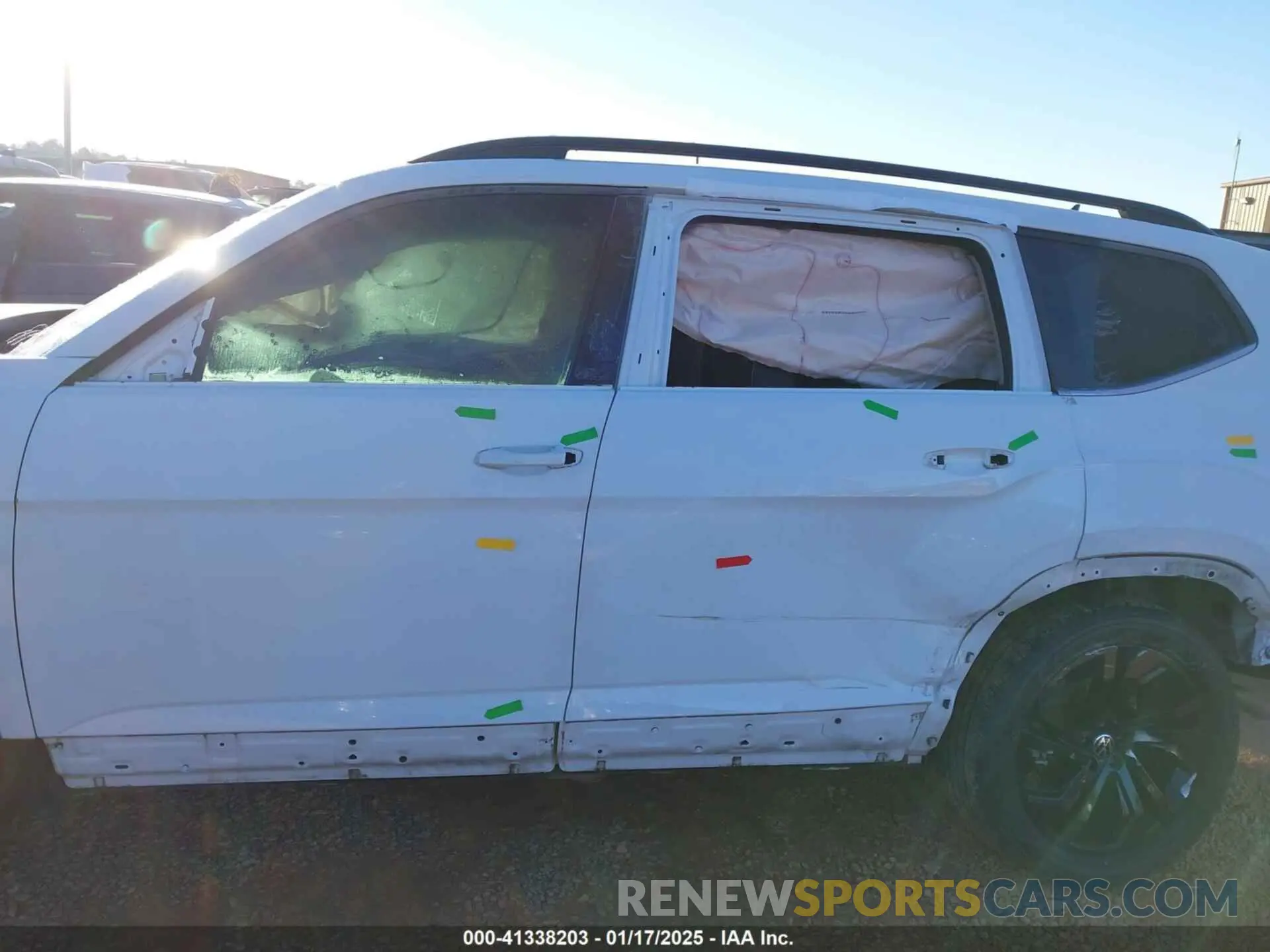 14 Photograph of a damaged car 1V2KR2CA2NC546401 VOLKSWAGEN ATLAS 2022