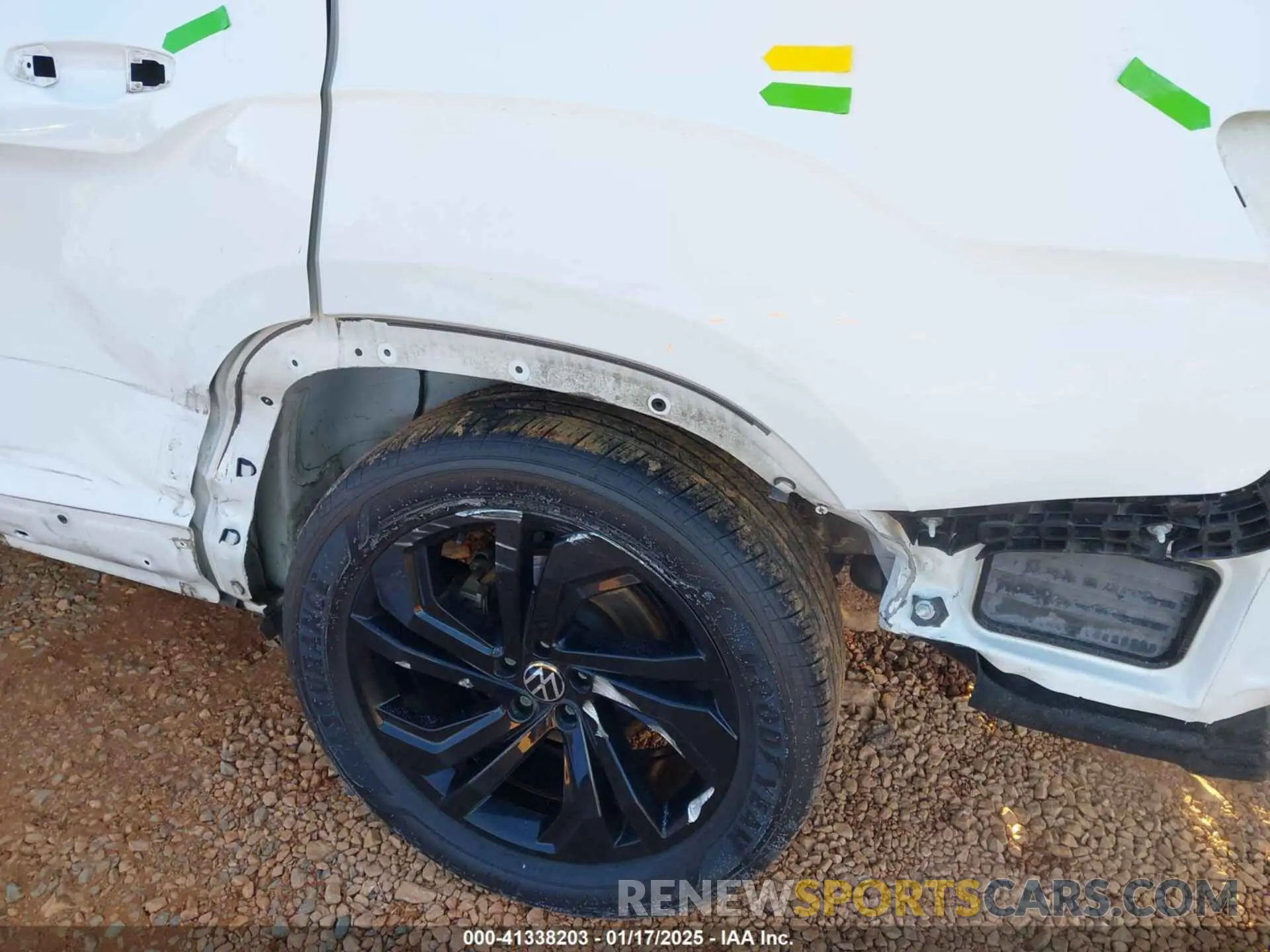 17 Photograph of a damaged car 1V2KR2CA2NC546401 VOLKSWAGEN ATLAS 2022