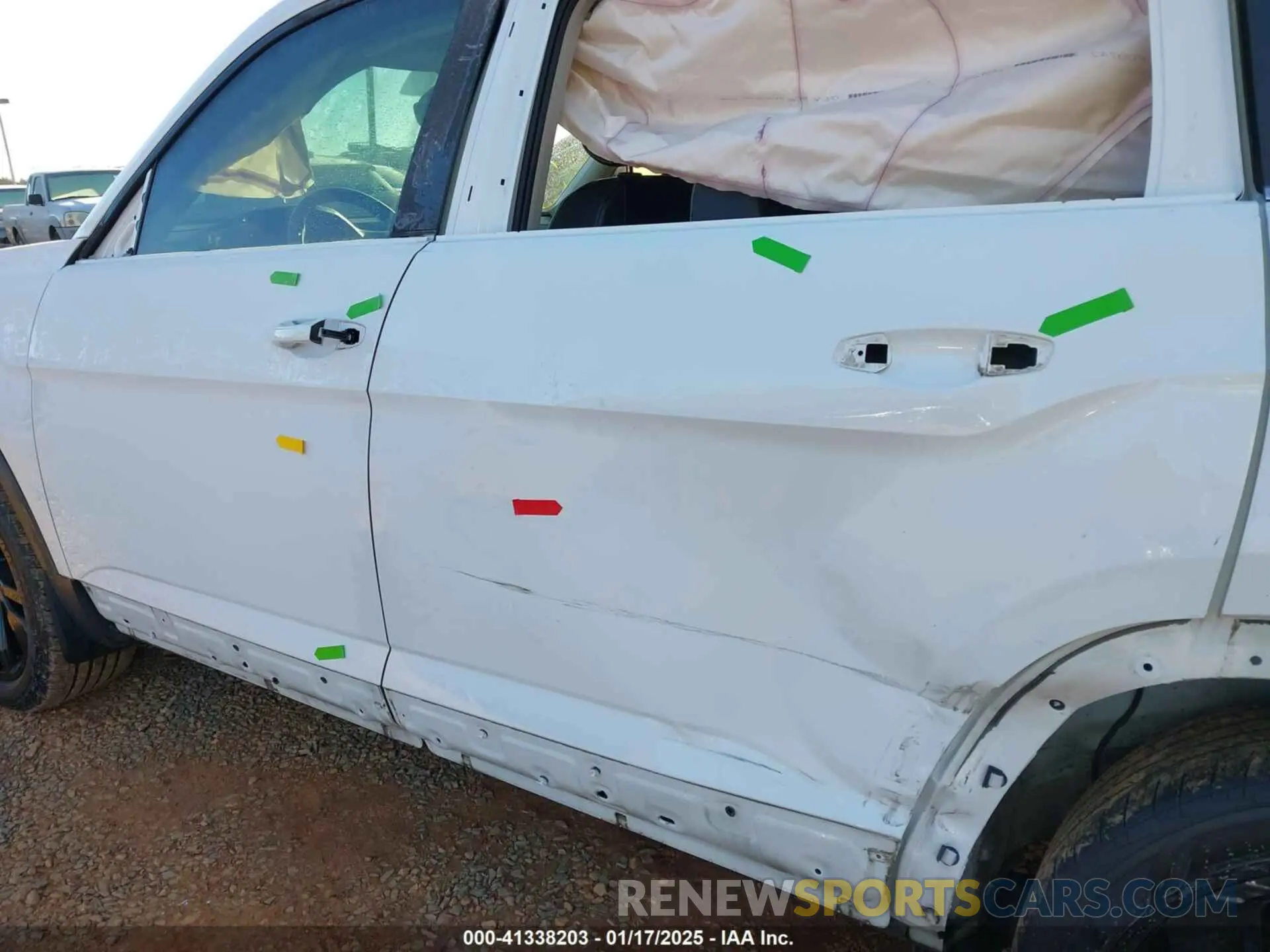 18 Photograph of a damaged car 1V2KR2CA2NC546401 VOLKSWAGEN ATLAS 2022